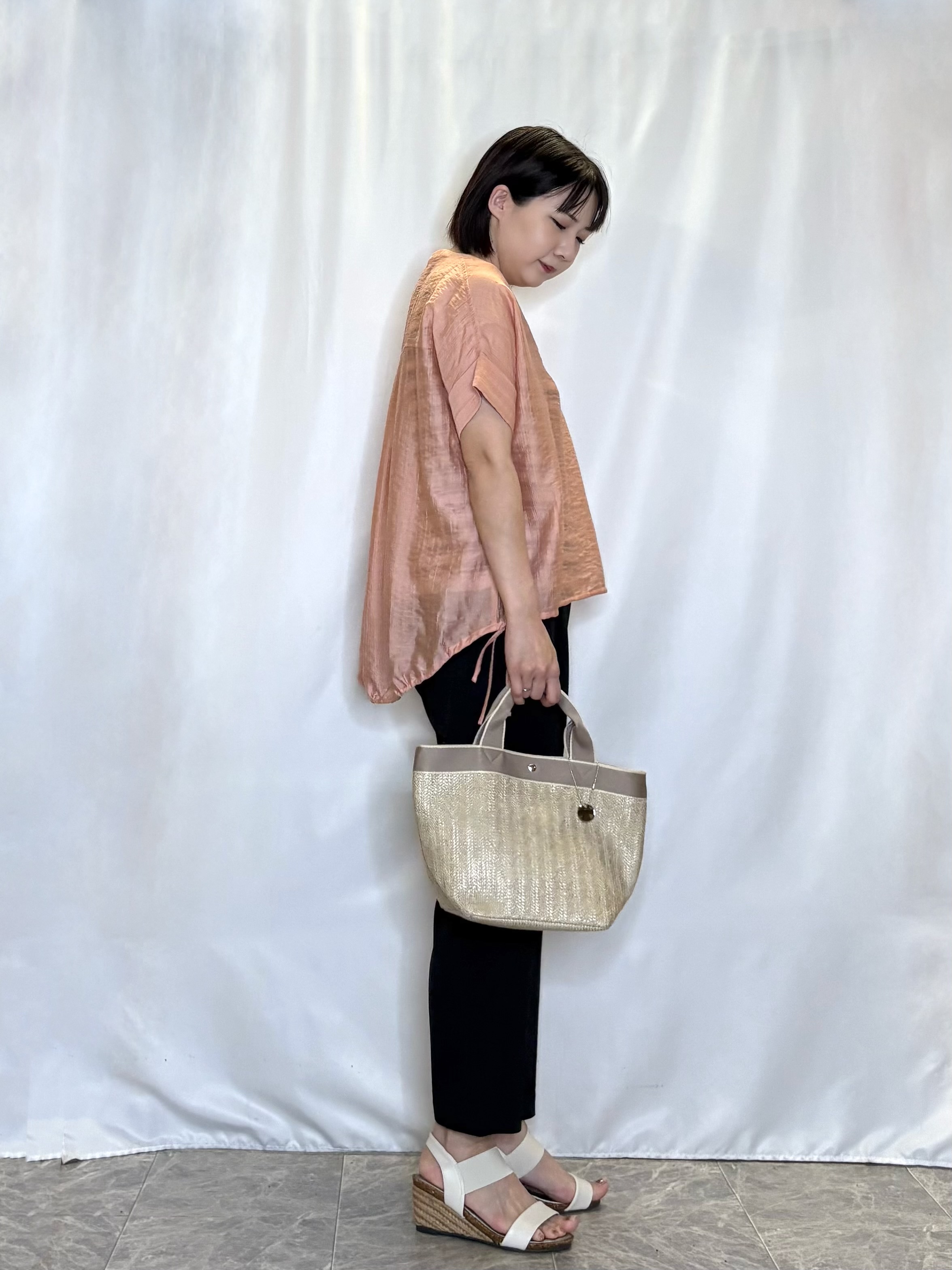 ネリさんの「SHOO･LA･RUE｜【高レビュー/体型カバー】インせず着られる スキッパー裾リボンブラウス」を使ったコーディネート