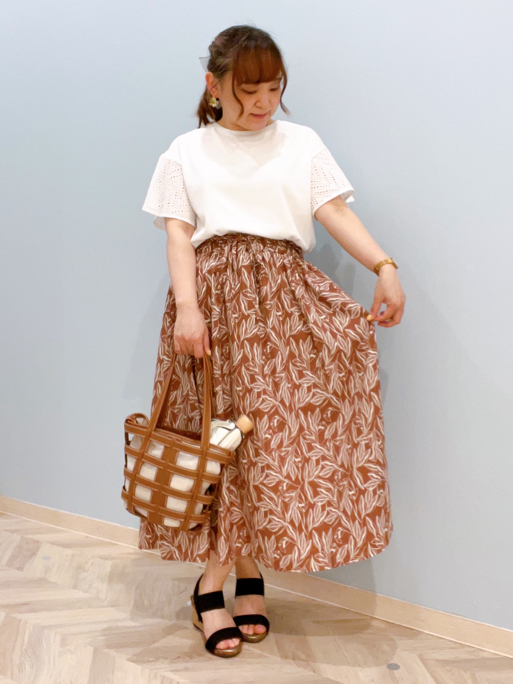 kitaさんの「SHOO･LA･RUE｜【S-LL/洗濯機可/体型カバー】汗じみが気になりにくい お袖レースフレアTシャツ」を使ったコーディネート