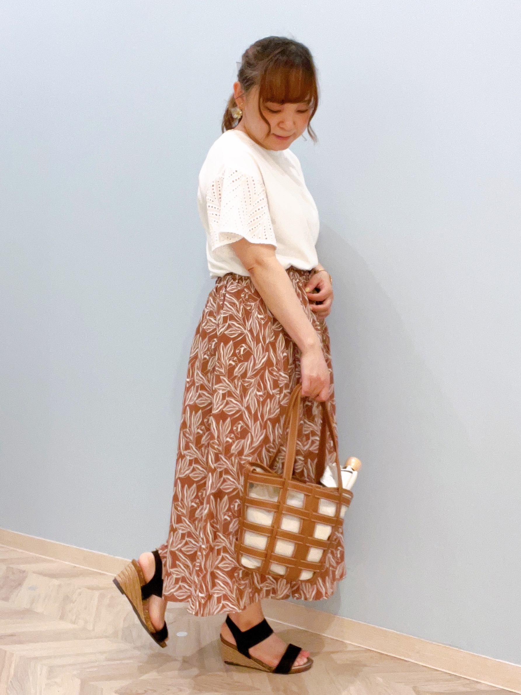 kitaさんの「SHOO･LA･RUE｜【S-LL/洗濯機可/体型カバー】汗じみが気になりにくい お袖レースフレアTシャツ」を使ったコーディネート