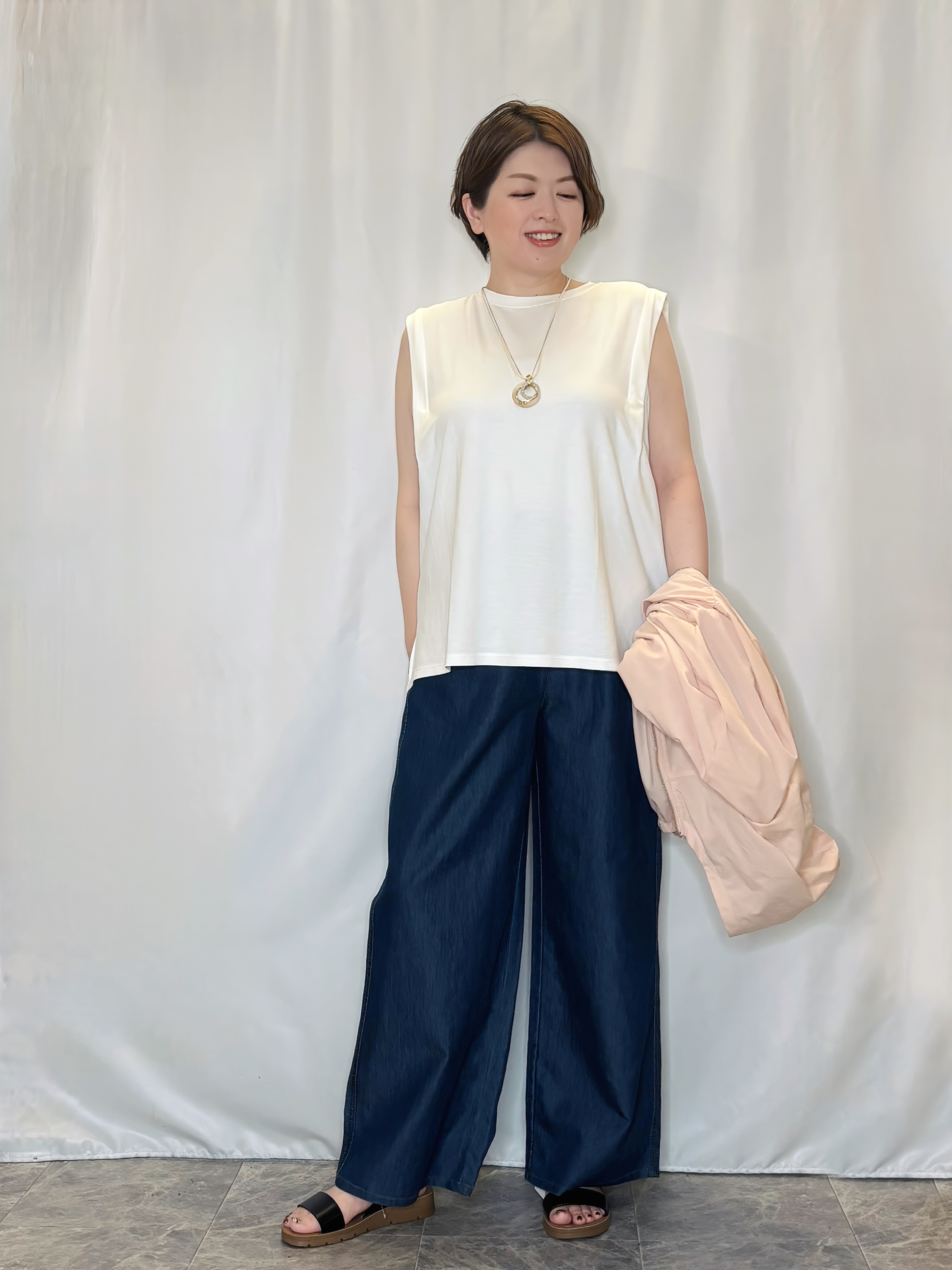 たみさんの「SHOO･LA･RUE｜【S-LL/体型カバー】日焼け対策にも女性らしさを UVカットペプラムパーカ」を使ったコーディネート