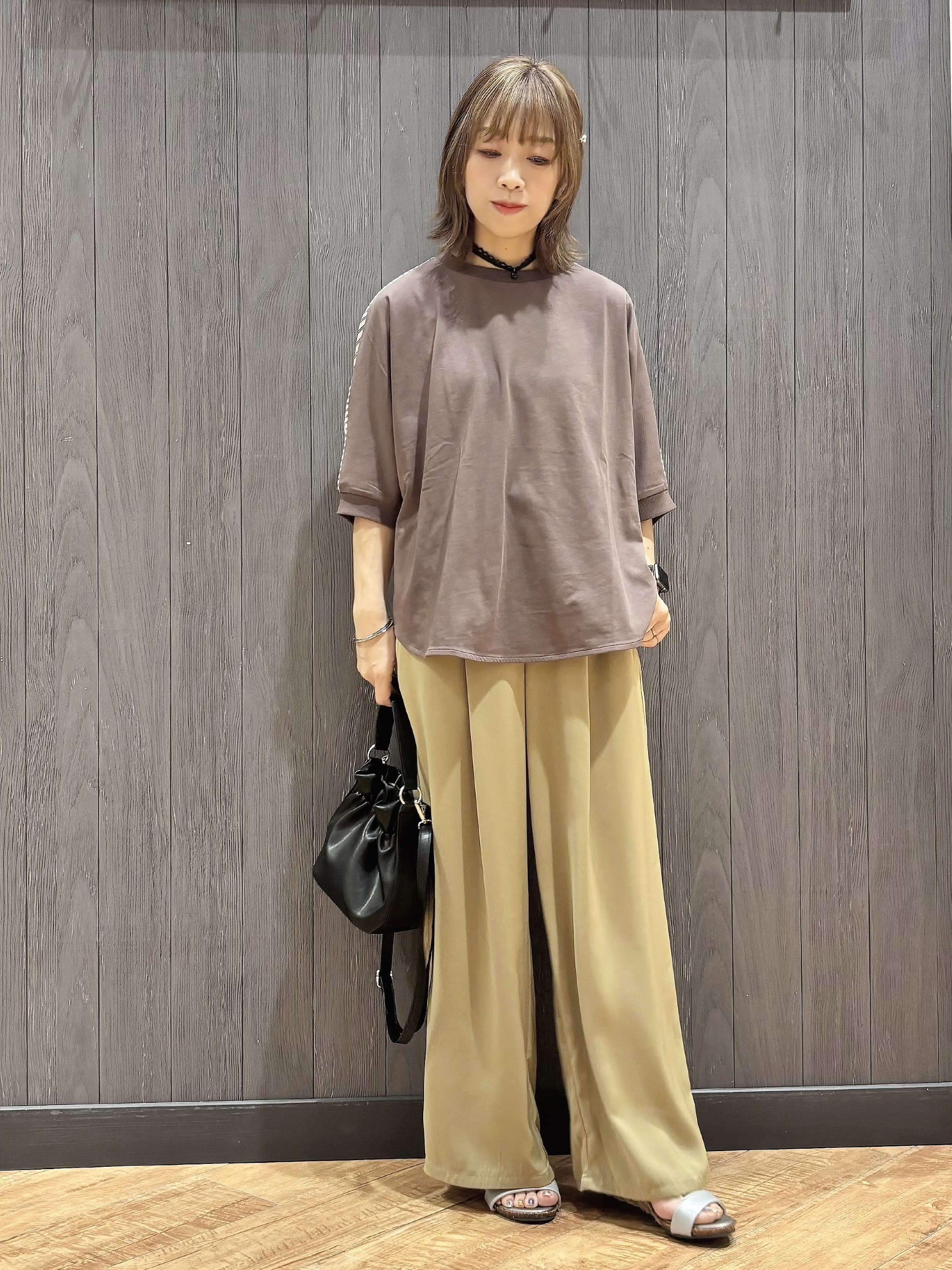meiさんの「SHOO･LA･RUE｜【体型カバー/洗濯機可】二の腕隠れる 前後切替ドルマンTシャツ」を使ったコーディネート