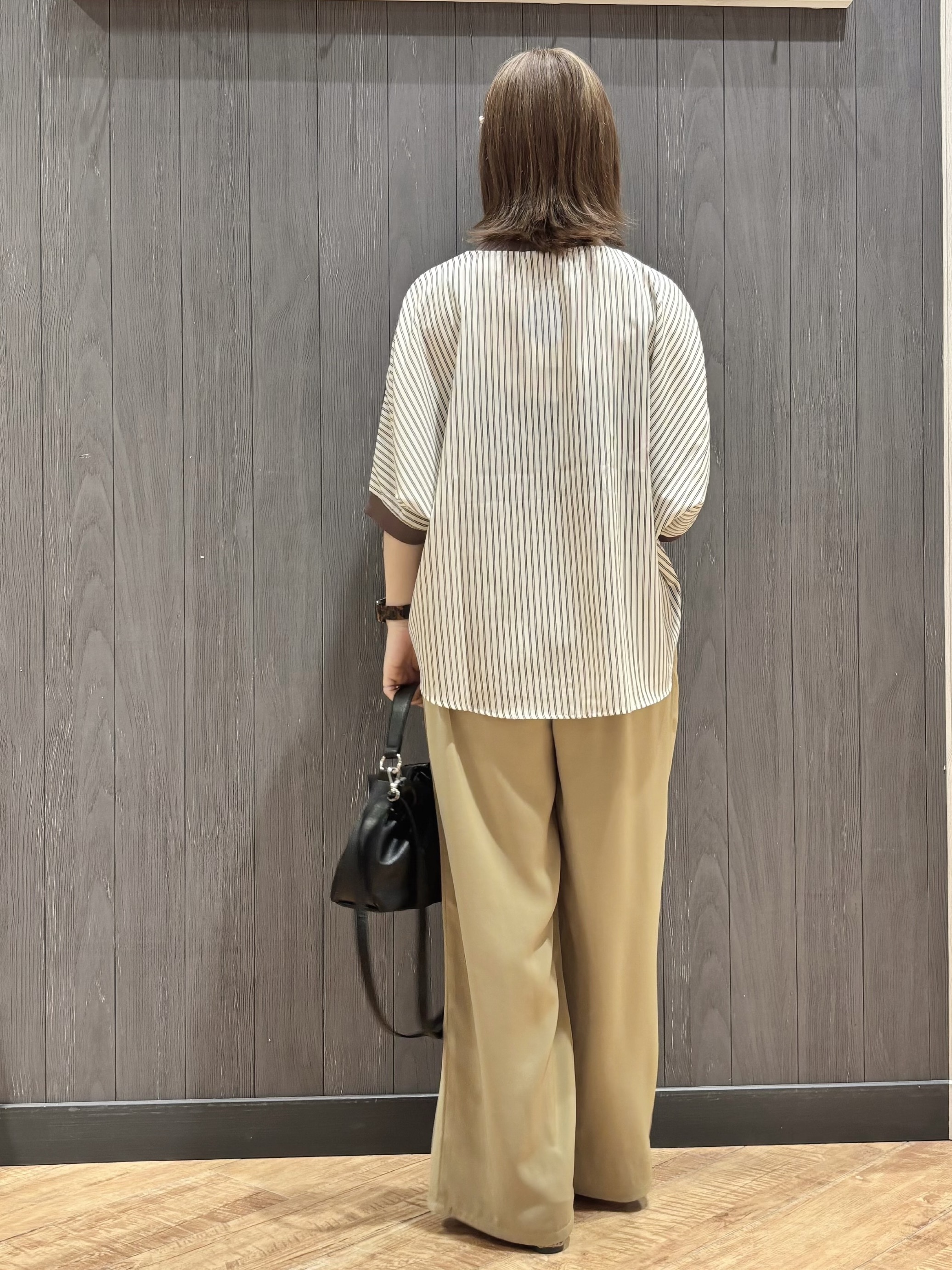 meiさんの「SHOO･LA･RUE｜【体型カバー/洗濯機可】二の腕隠れる 前後切替ドルマンTシャツ」を使ったコーディネート