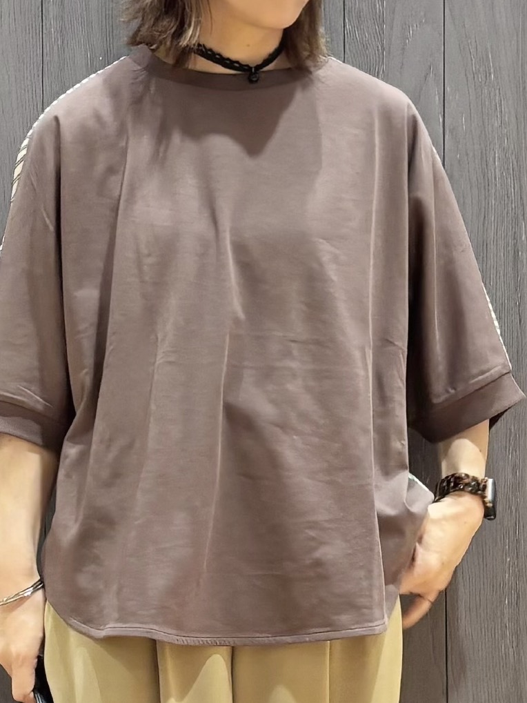 meiさんの「SHOO･LA･RUE｜【体型カバー/洗濯機可】二の腕隠れる 前後切替ドルマンTシャツ」を使ったコーディネート
