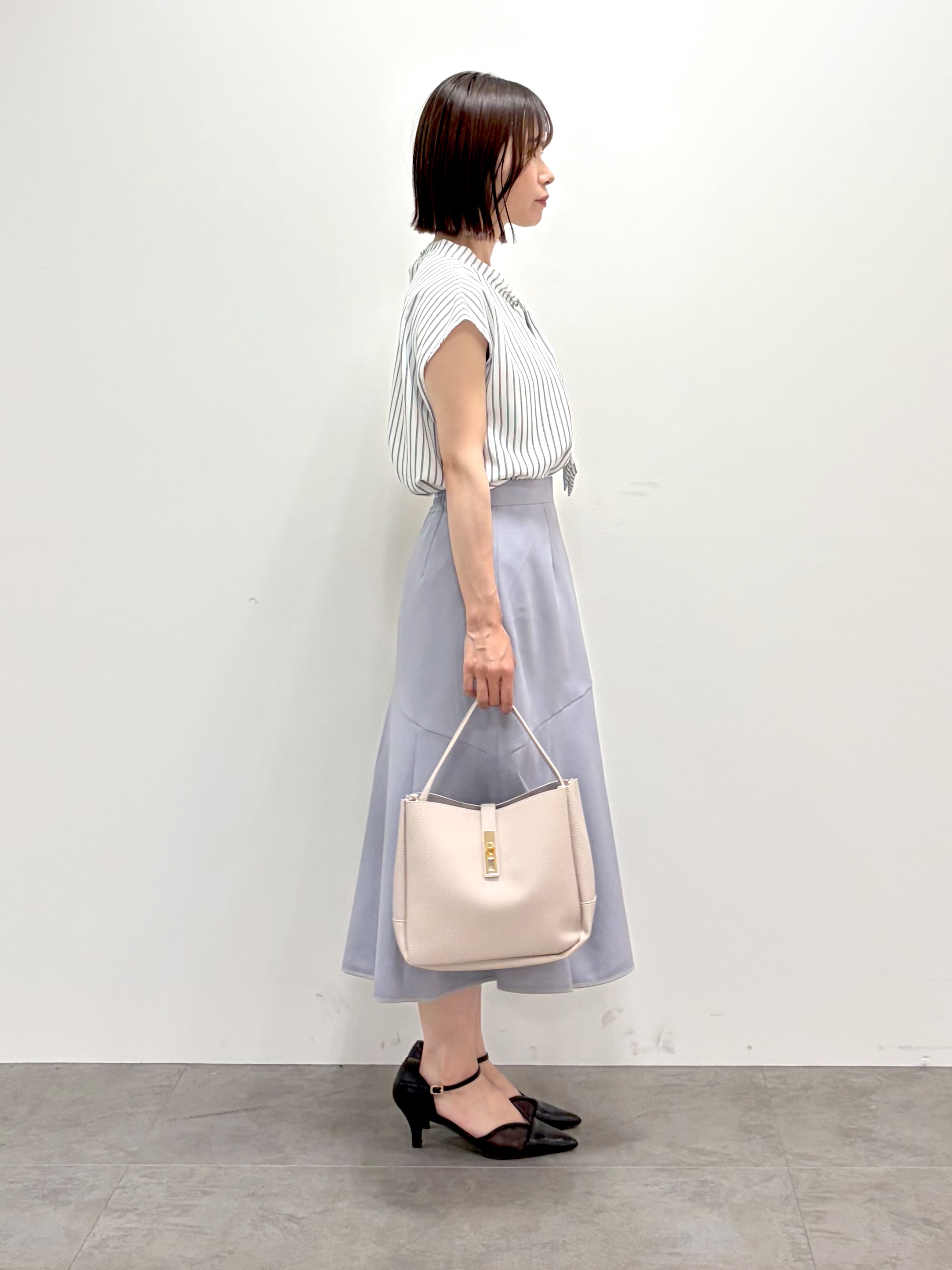 kozuさんの「index｜【接触冷感】ビジューボタンカーディガン《抗ピリング／洗濯機OK》」を使ったコーディネート