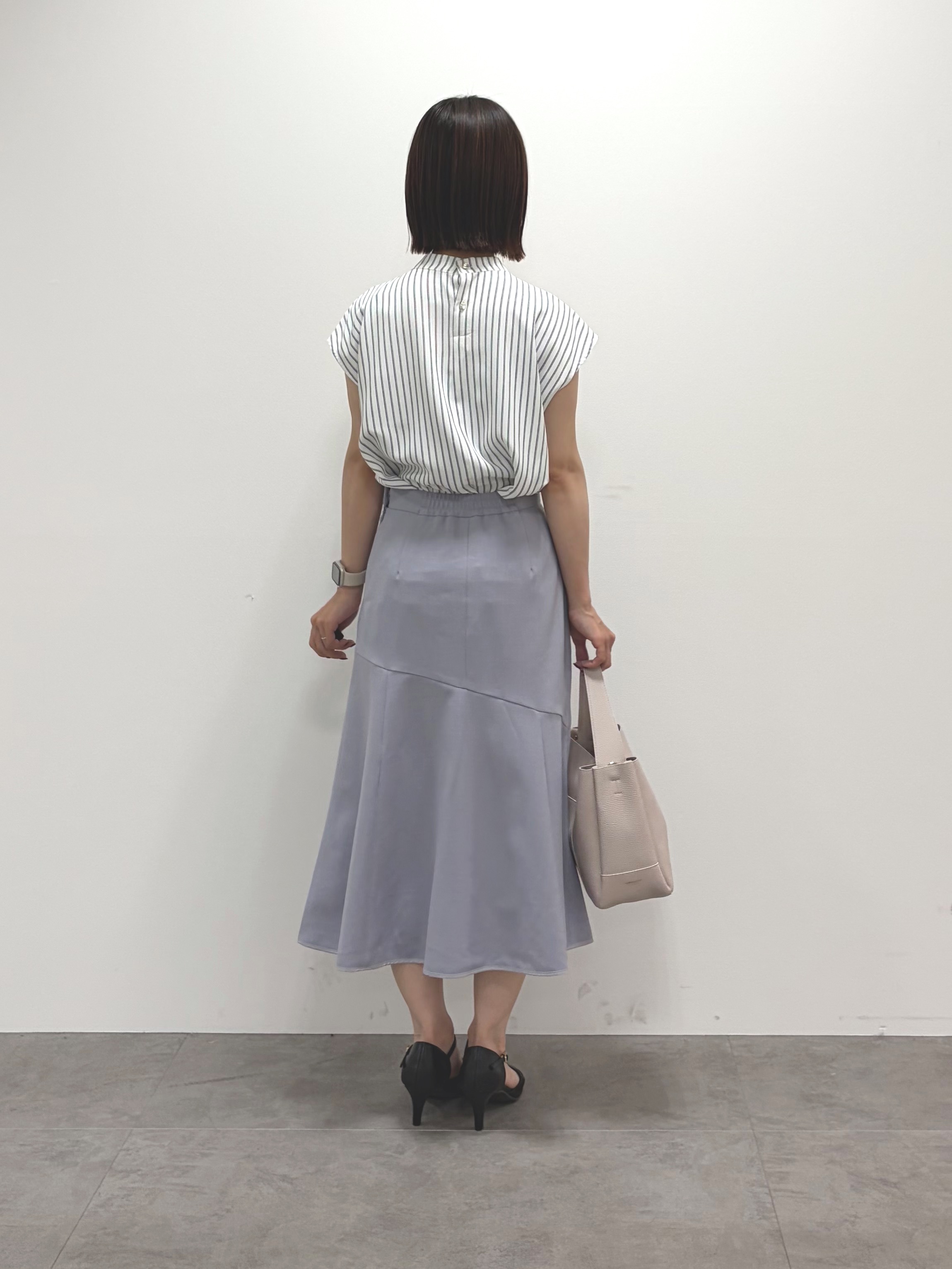 kozuさんの「index｜【接触冷感】ビジューボタンカーディガン《抗ピリング／洗濯機OK》」を使ったコーディネート