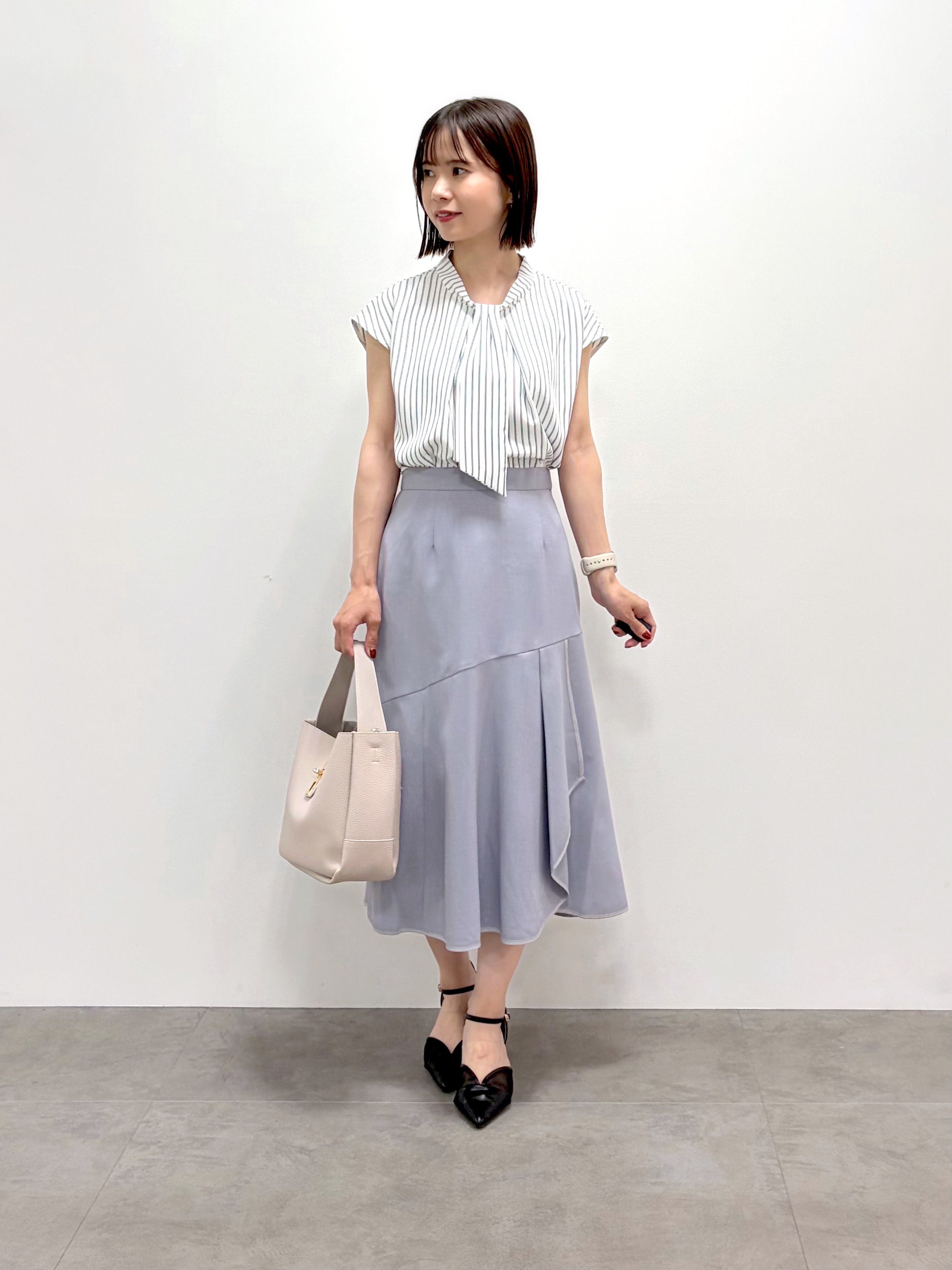 kozuさんの「index｜【接触冷感】ビジューボタンカーディガン《抗ピリング／洗濯機OK》」を使ったコーディネート