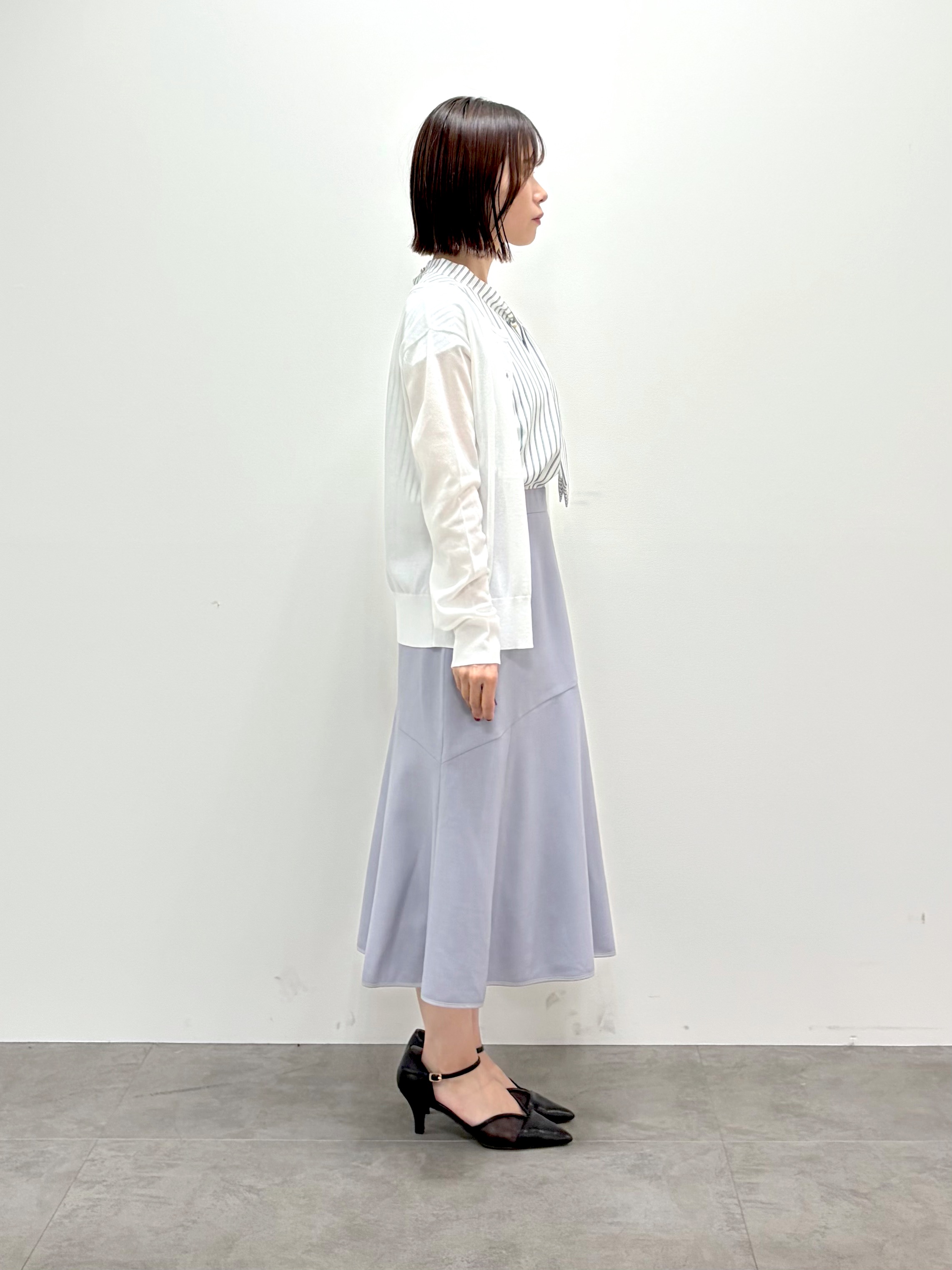 kozuさんの「index｜【接触冷感】ビジューボタンカーディガン《抗ピリング／洗濯機OK》」を使ったコーディネート