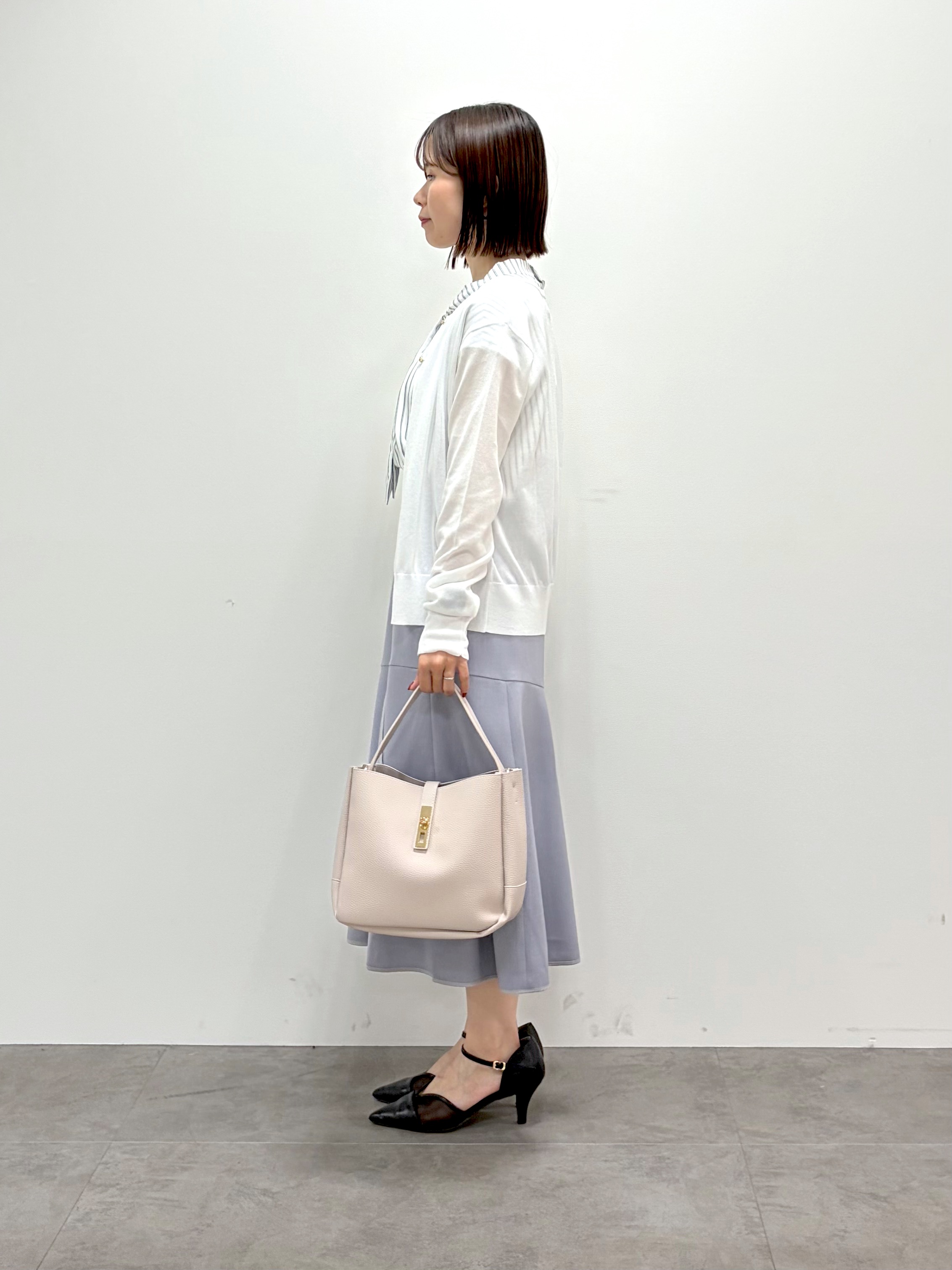 kozuさんの「index｜【接触冷感】ビジューボタンカーディガン《抗ピリング／洗濯機OK》」を使ったコーディネート