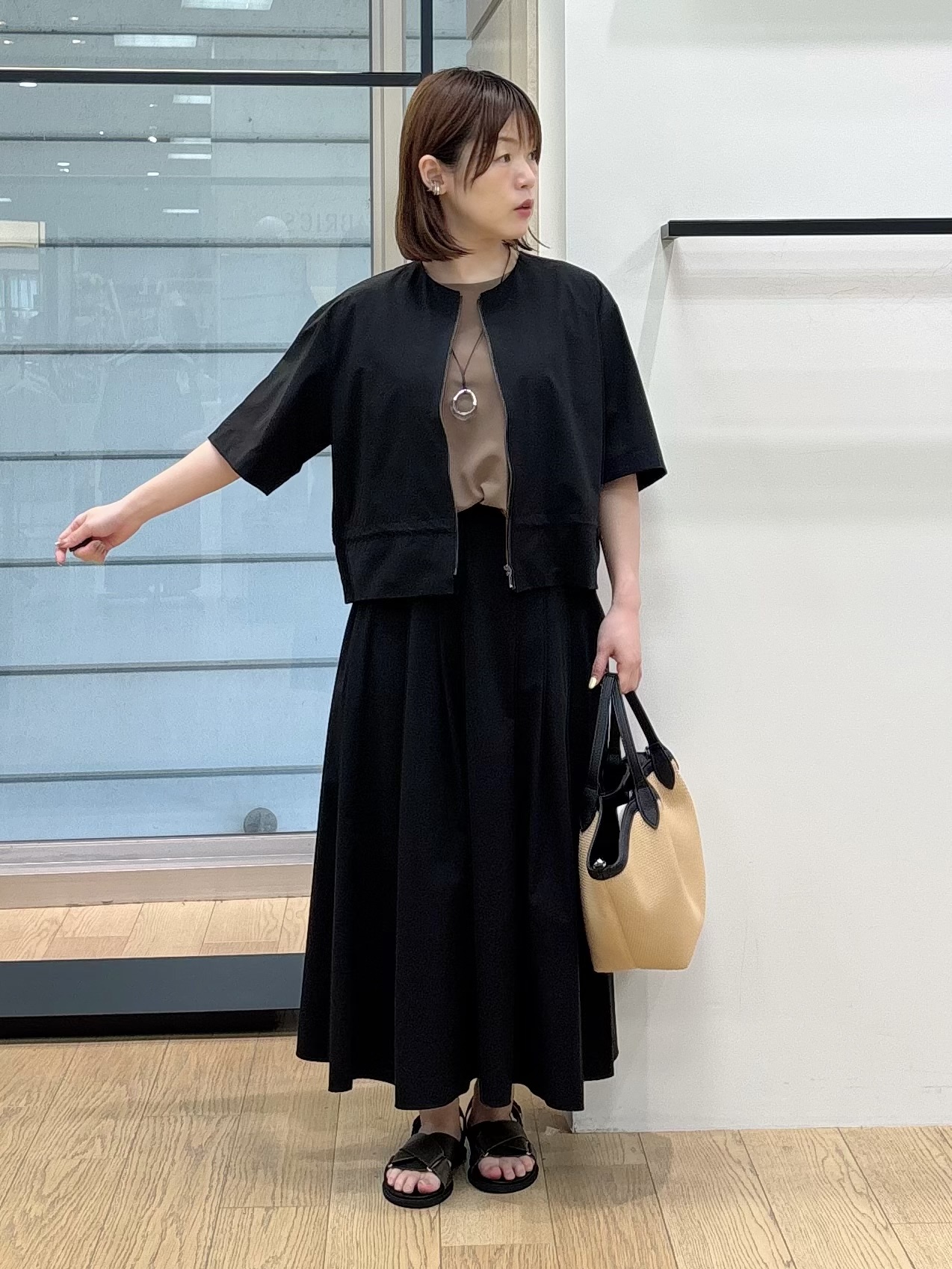 asamiさんの「INDIVI｜【洗える／シアーチェック柄】異素材コンビスリーブトップス」を使ったコーディネート