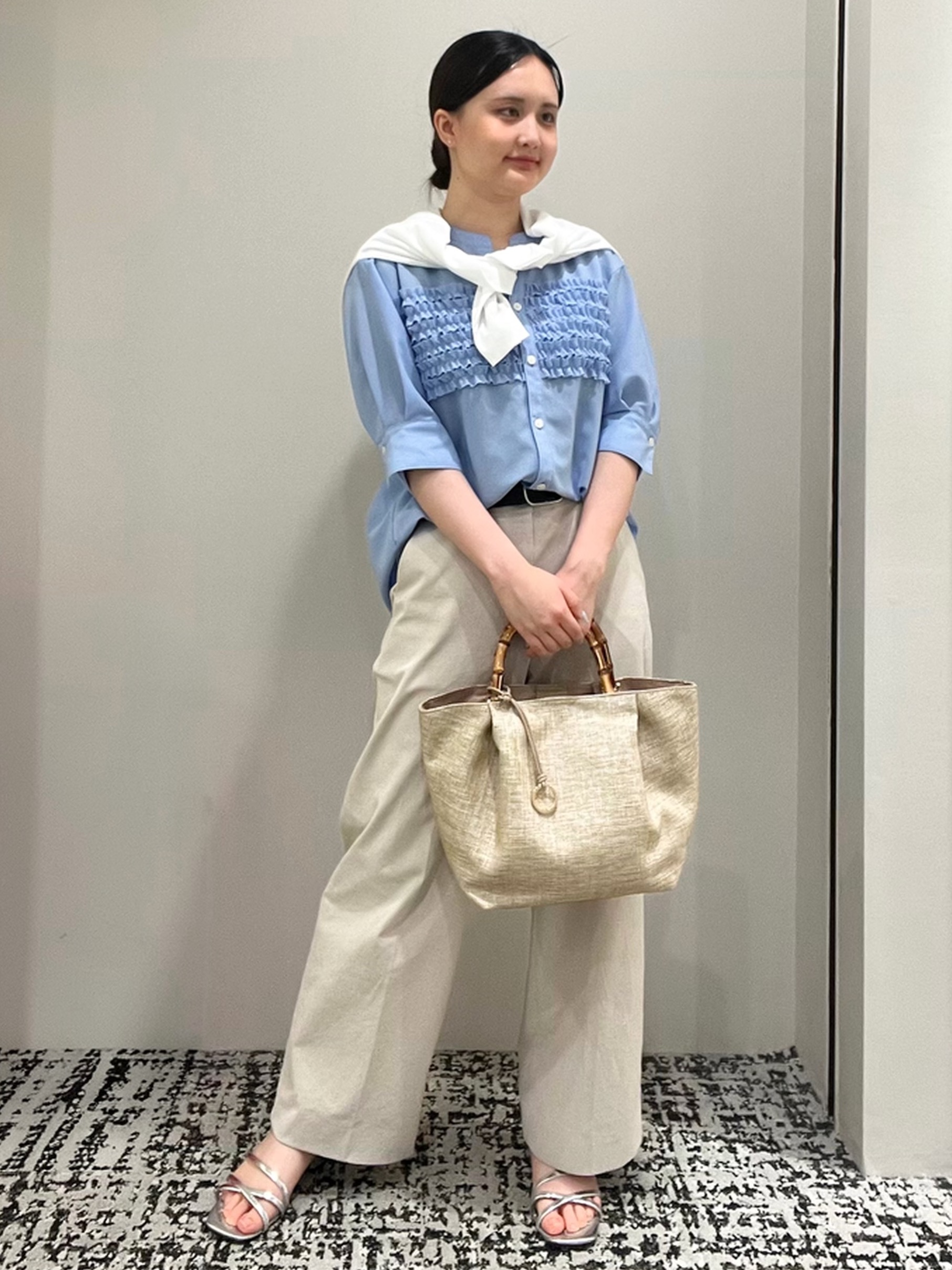 ELENAさんの「UNTITLED｜【接触冷感/通気性/洗える】フロントフリルブラウス」を使ったコーディネート