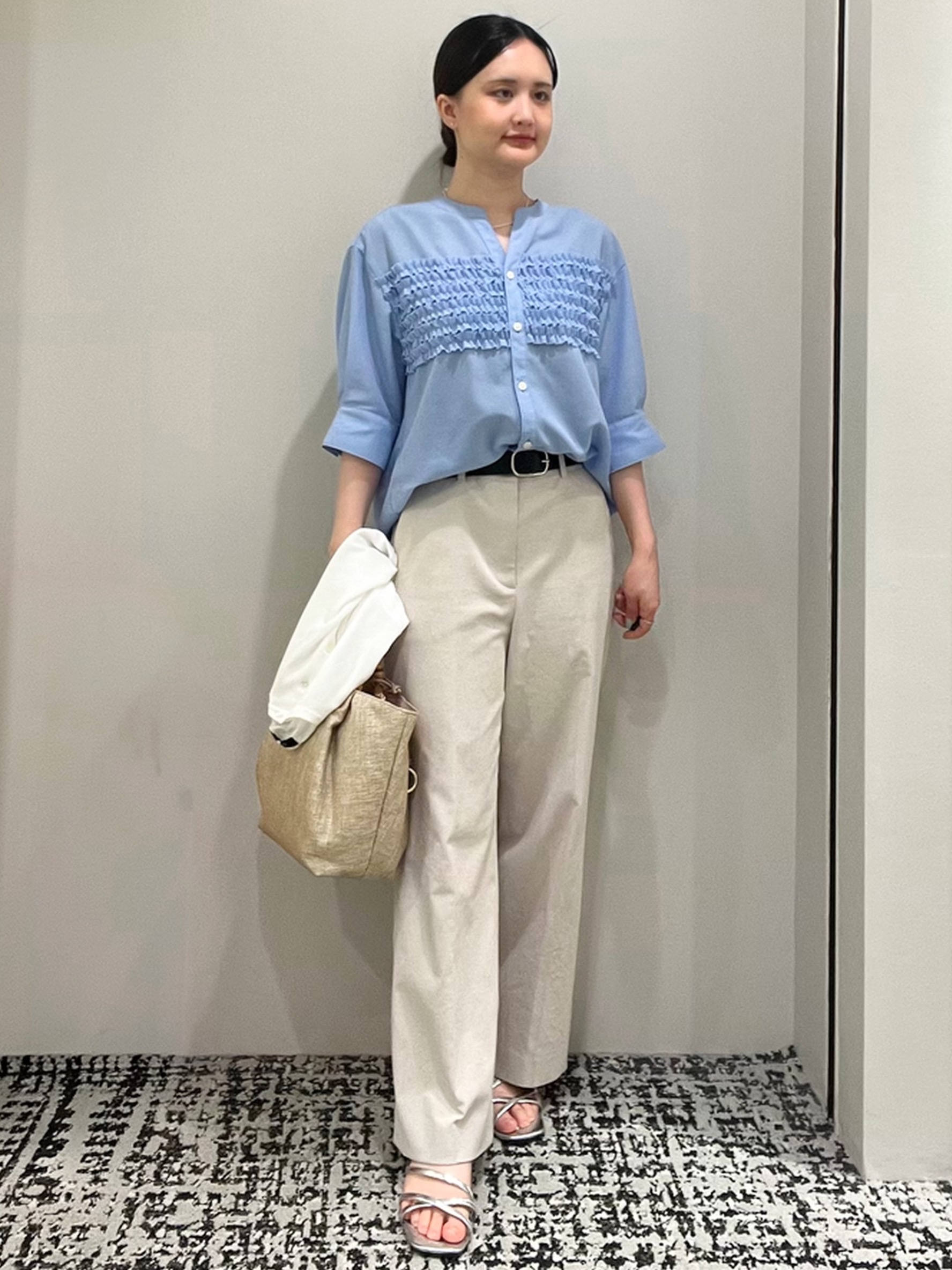ELENAさんの「UNTITLED｜【接触冷感/通気性/洗える】フロントフリルブラウス」を使ったコーディネート