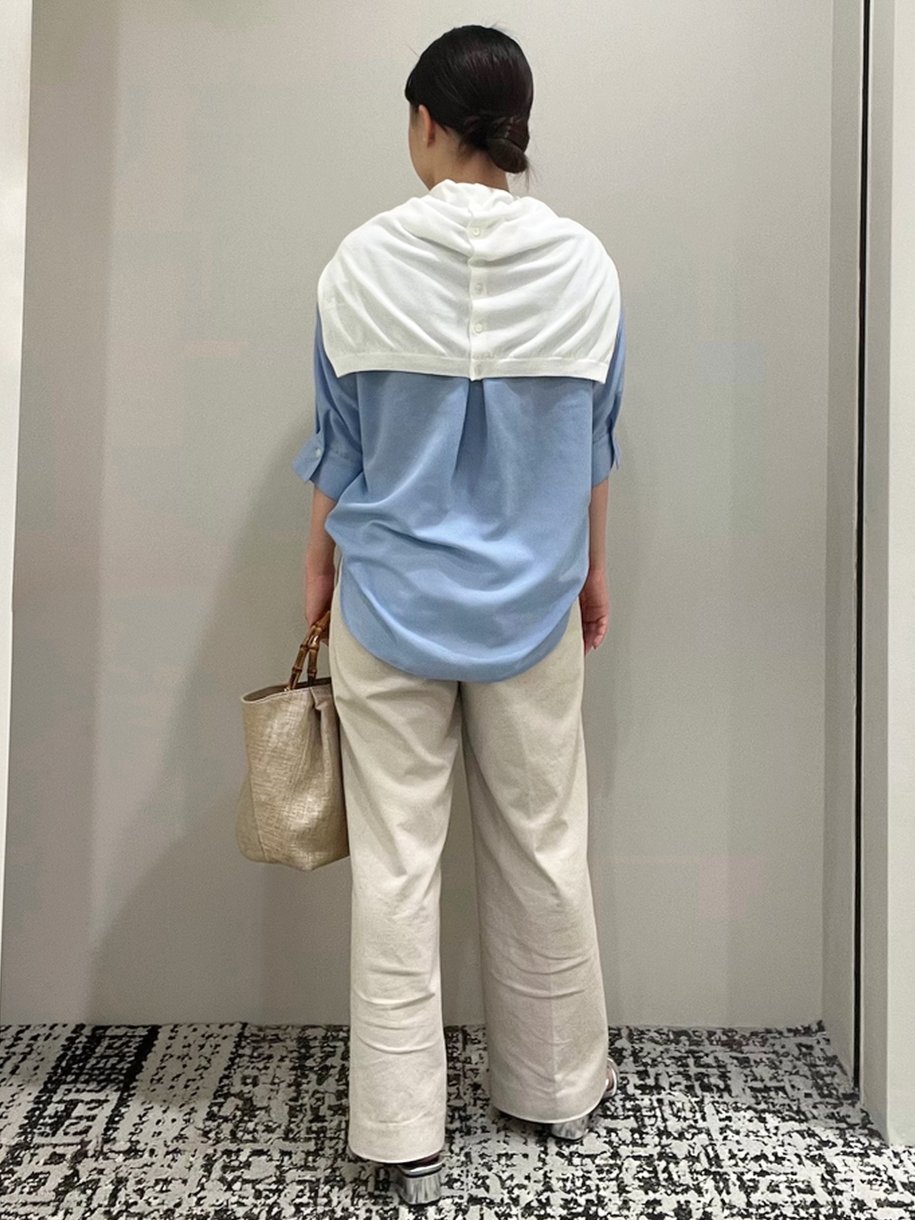 ELENAさんの「UNTITLED｜【接触冷感/通気性/洗える】フロントフリルブラウス」を使ったコーディネート