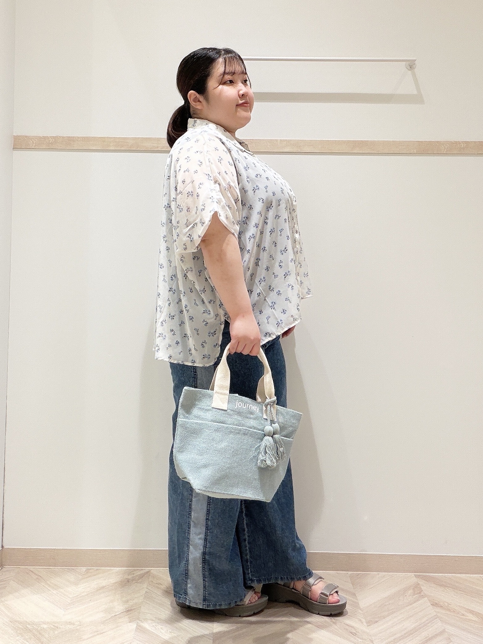 ゆめかさんの「SHOO･LA･RUE｜【洗濯機可/体型カバー】羽織るだけで雰囲気変わる 柄アソート ポンチョ風シアーシャツ」を使ったコーディネート