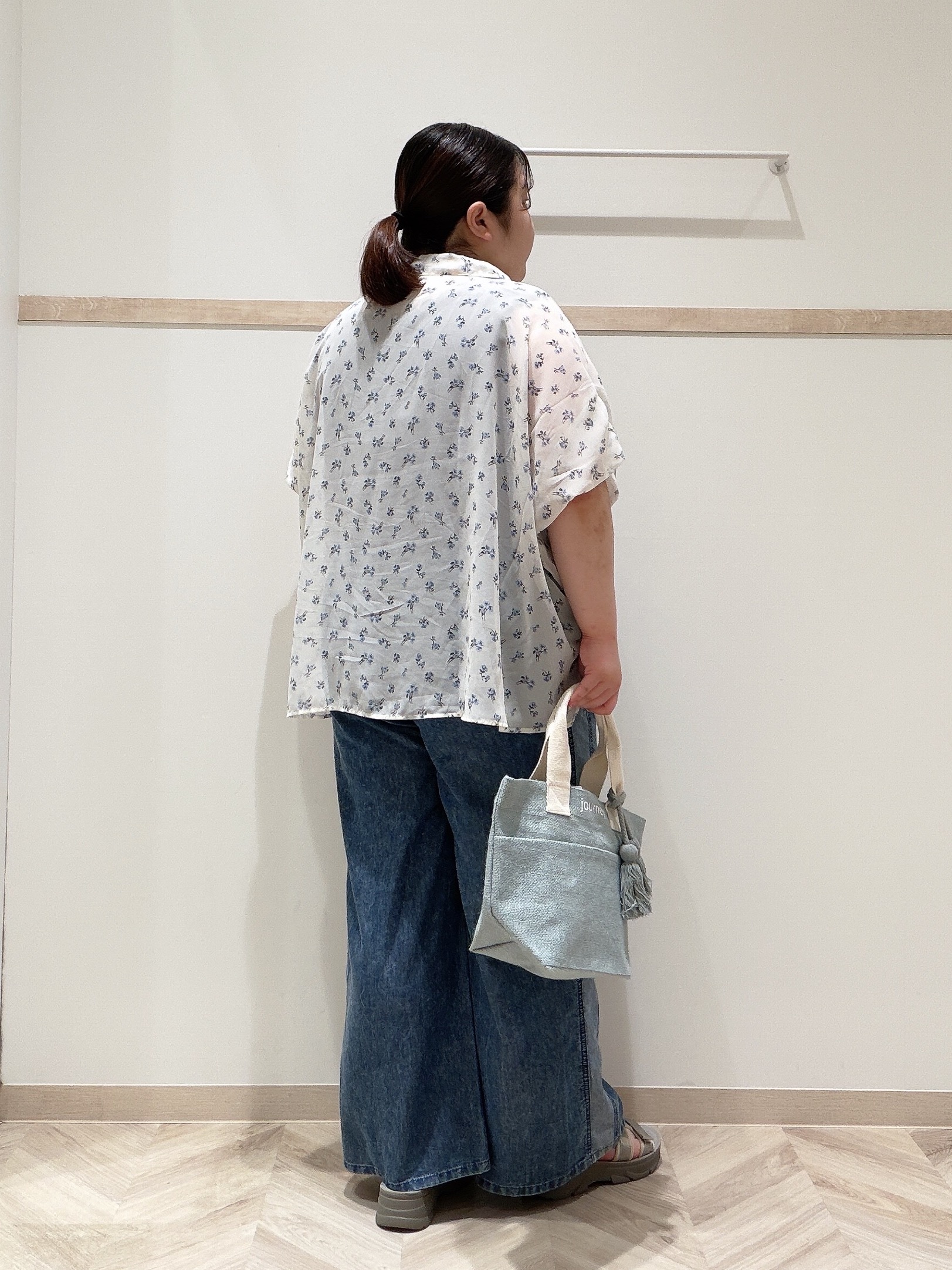 ゆめかさんの「SHOO･LA･RUE｜【洗濯機可/体型カバー】羽織るだけで雰囲気変わる 柄アソート ポンチョ風シアーシャツ」を使ったコーディネート