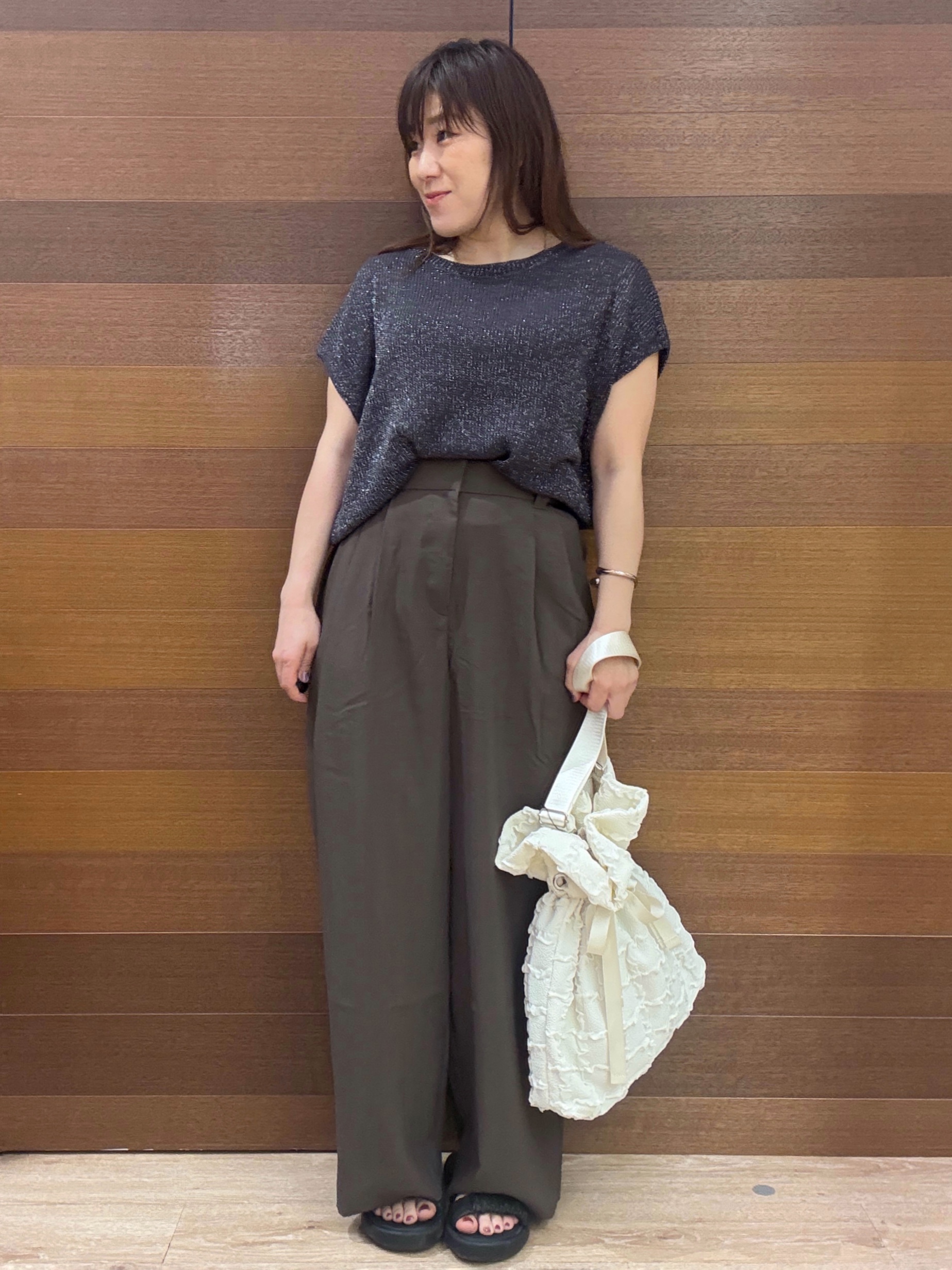 maichiさんの「OPAQUE.CLIP｜ラメメッシュ フレンチスリーブニット【洗濯機OK】」を使ったコーディネート