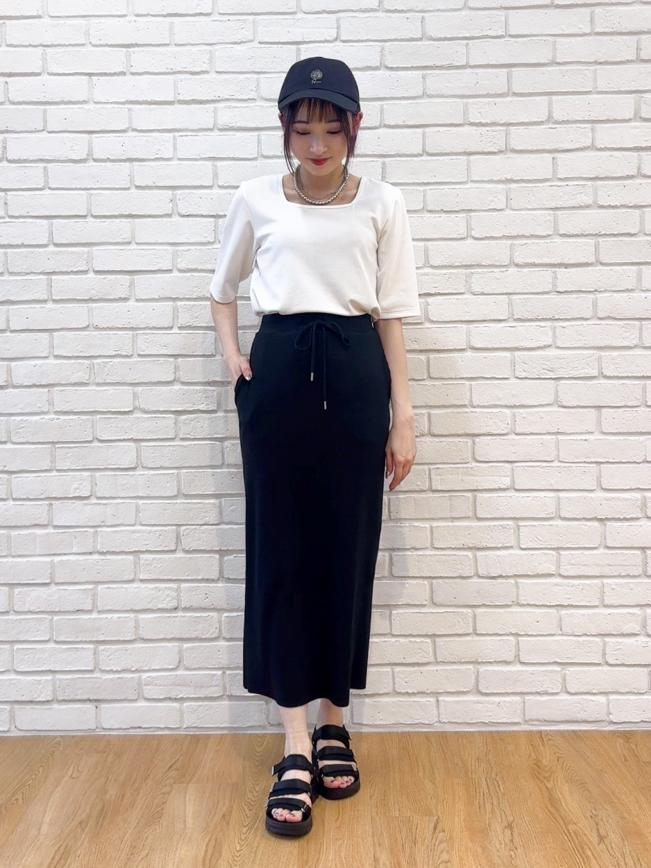 𝐜𝐡𝐢𝐤𝐚さんの「SHOO･LA･RUE｜【セットアップ可/S-LL】ライトオンスデニム 5分袖シャツ」を使ったコーディネート