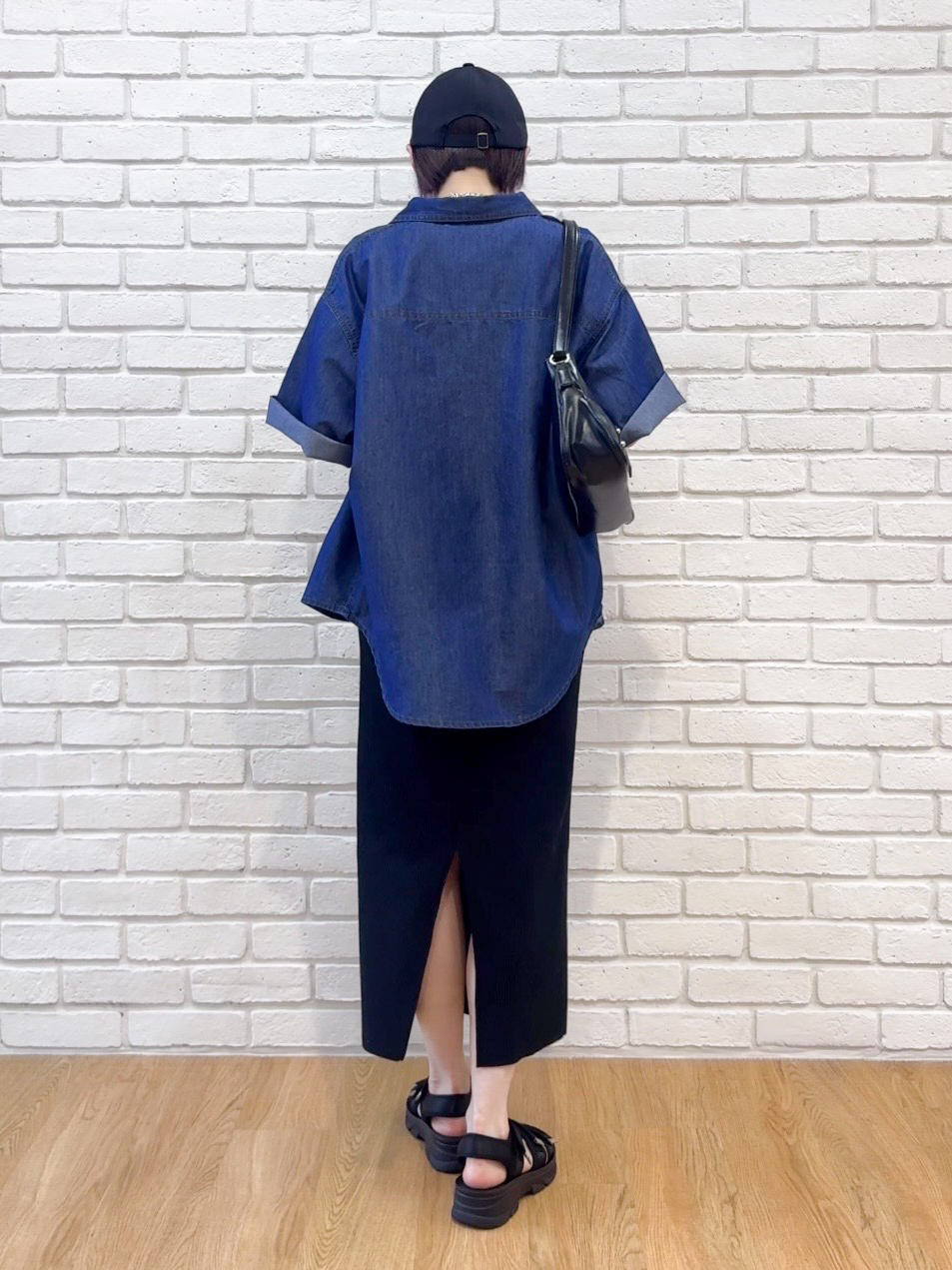 𝐜𝐡𝐢𝐤𝐚さんの「SHOO･LA･RUE｜【セットアップ可/S-LL】ライトオンスデニム 5分袖シャツ」を使ったコーディネート