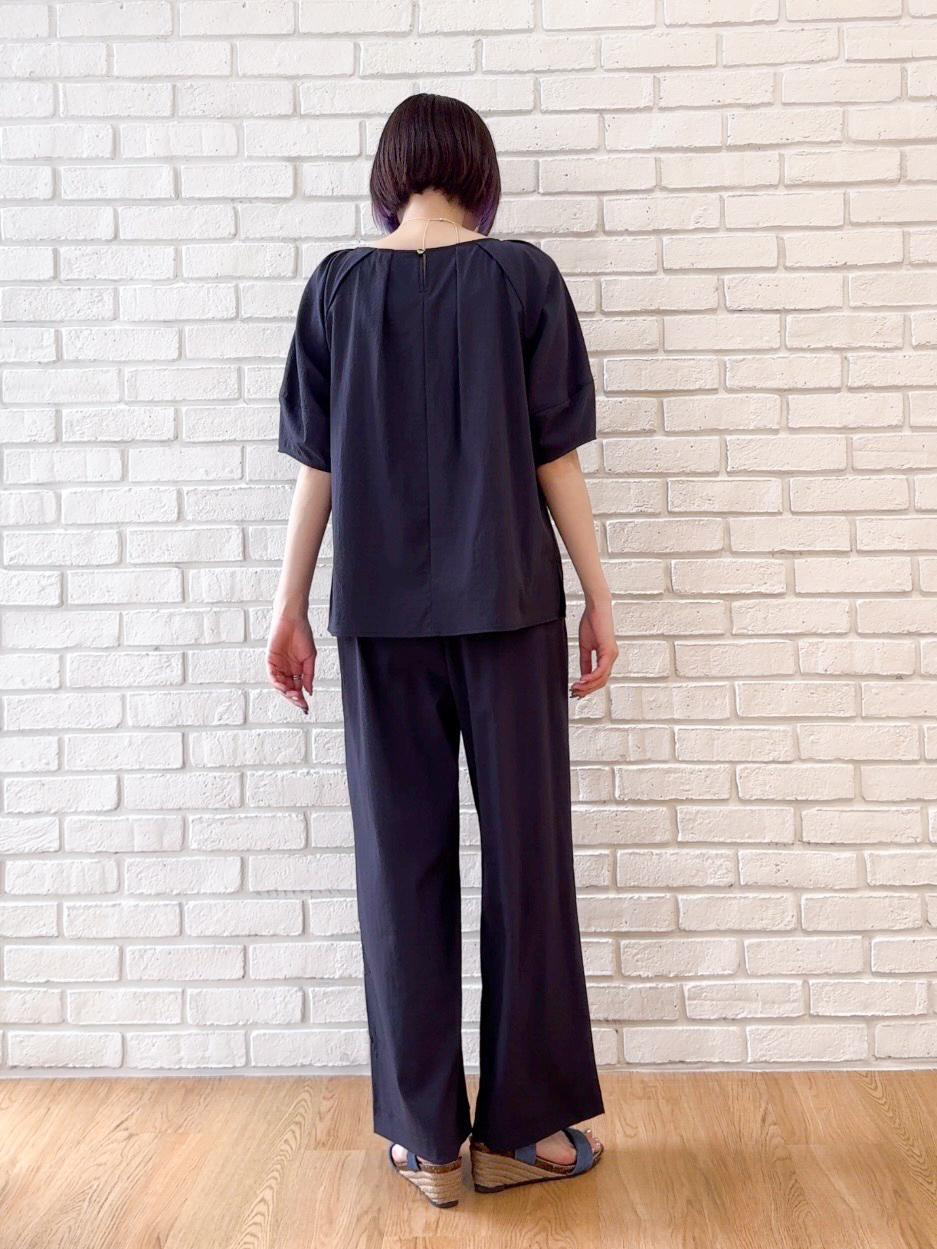 𝐜𝐡𝐢𝐤𝐚さんの「SHOO･LA･RUE｜【S-LL/洗濯機可/セットアップ可】軽凛(かろりん) タックブラウス」を使ったコーディネート