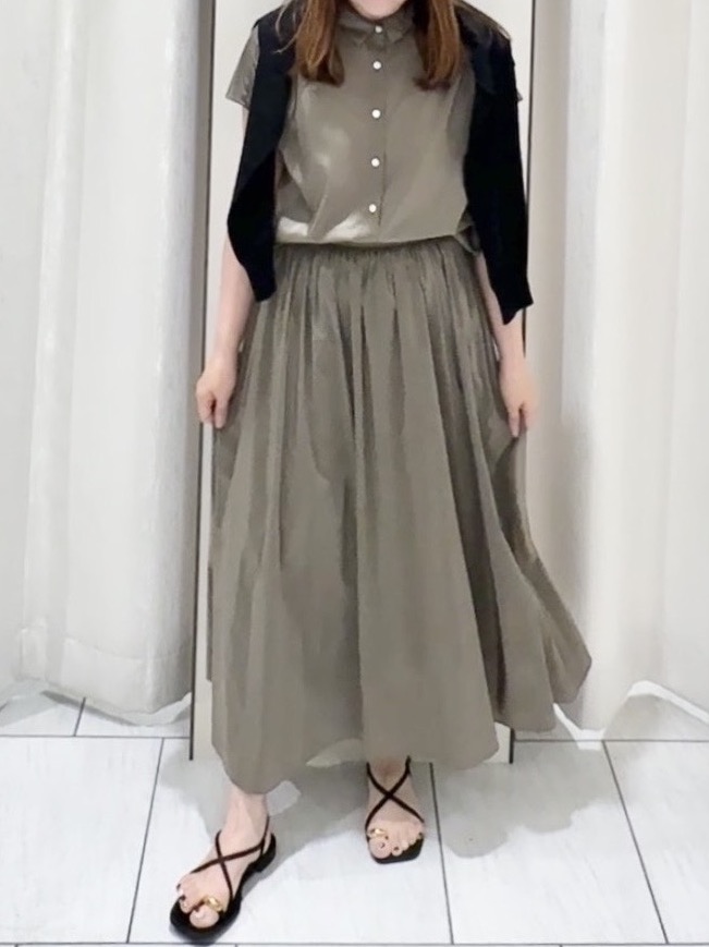 ʏᴜᴋɪᴋᴏさんの「UNTITLED｜【セットアップ可/軽量/清涼感】ローンギャザーブラウス」を使ったコーディネート