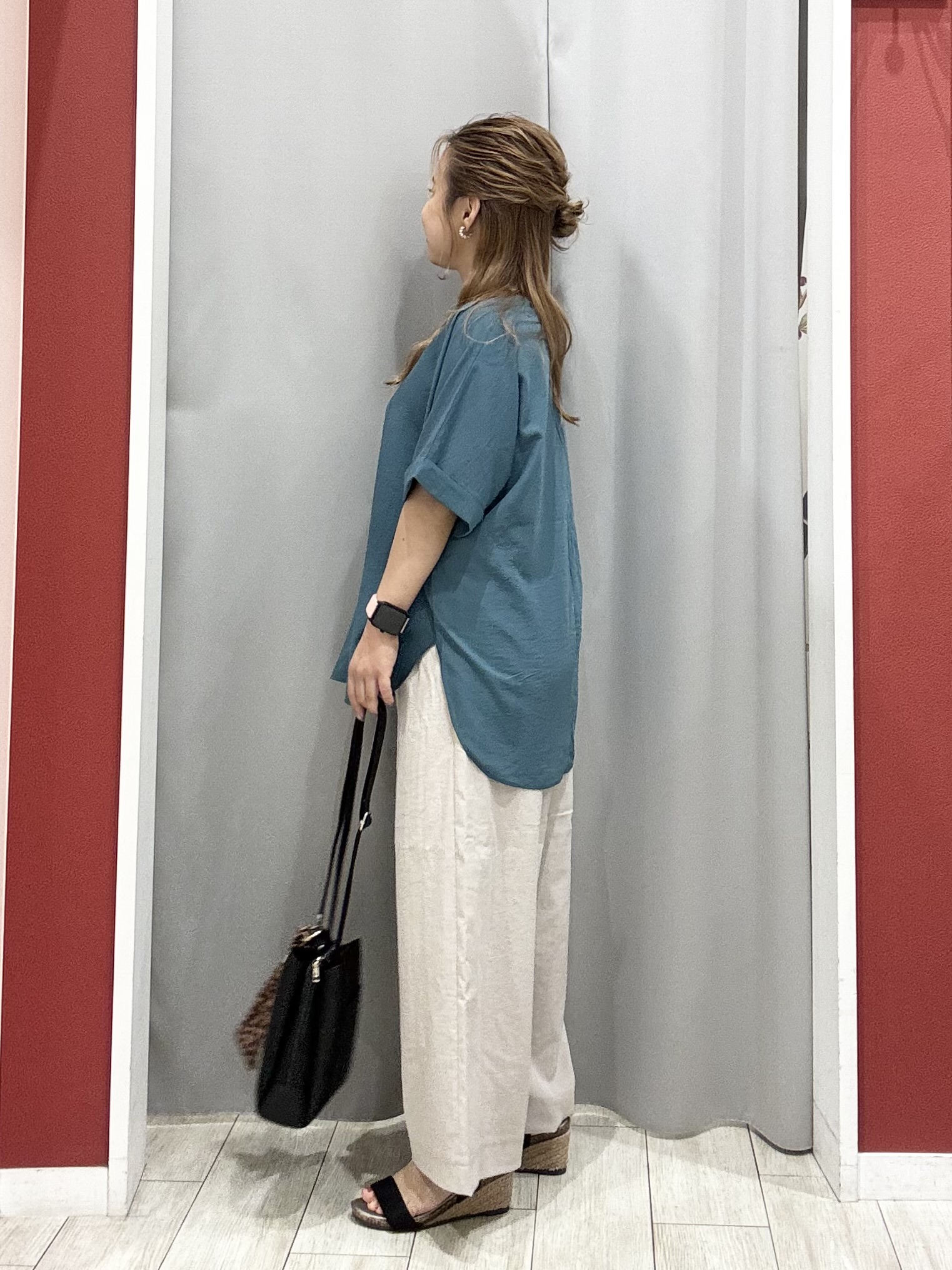 shioさんの「SHOO･LA･RUE｜【着丈選べる/体型カバー】洗濯後しわになりにくい さらっと快適ドルマントップス」を使ったコーディネート