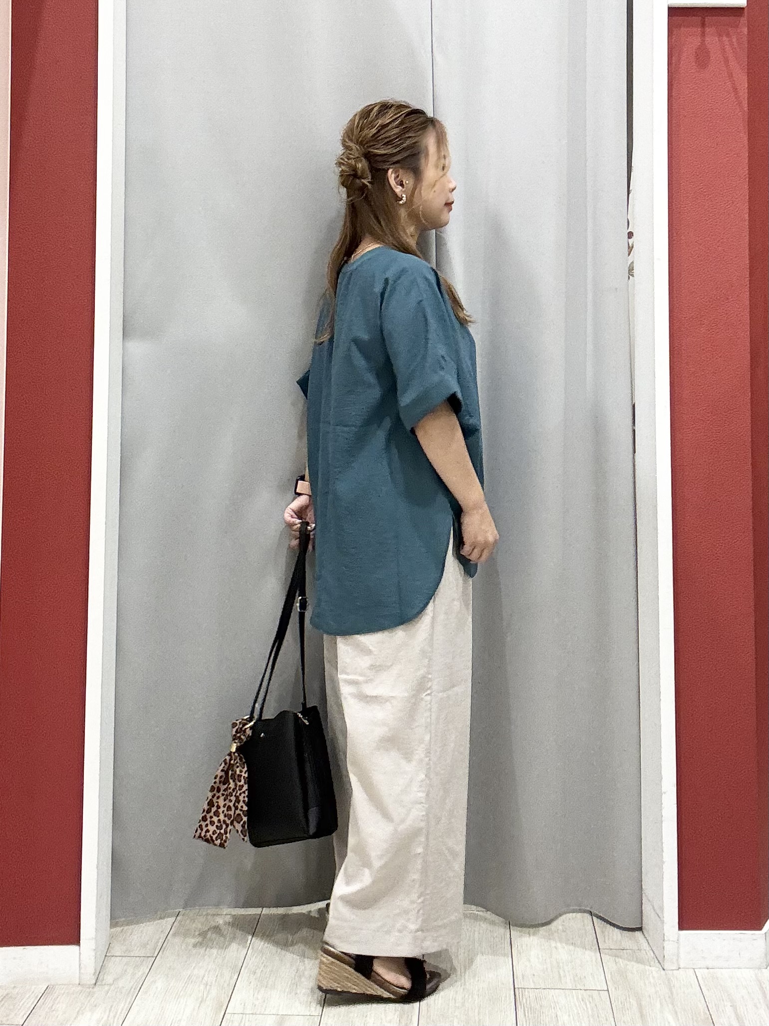 shioさんの「SHOO･LA･RUE｜【着丈選べる/体型カバー】洗濯後しわになりにくい さらっと快適ドルマントップス」を使ったコーディネート