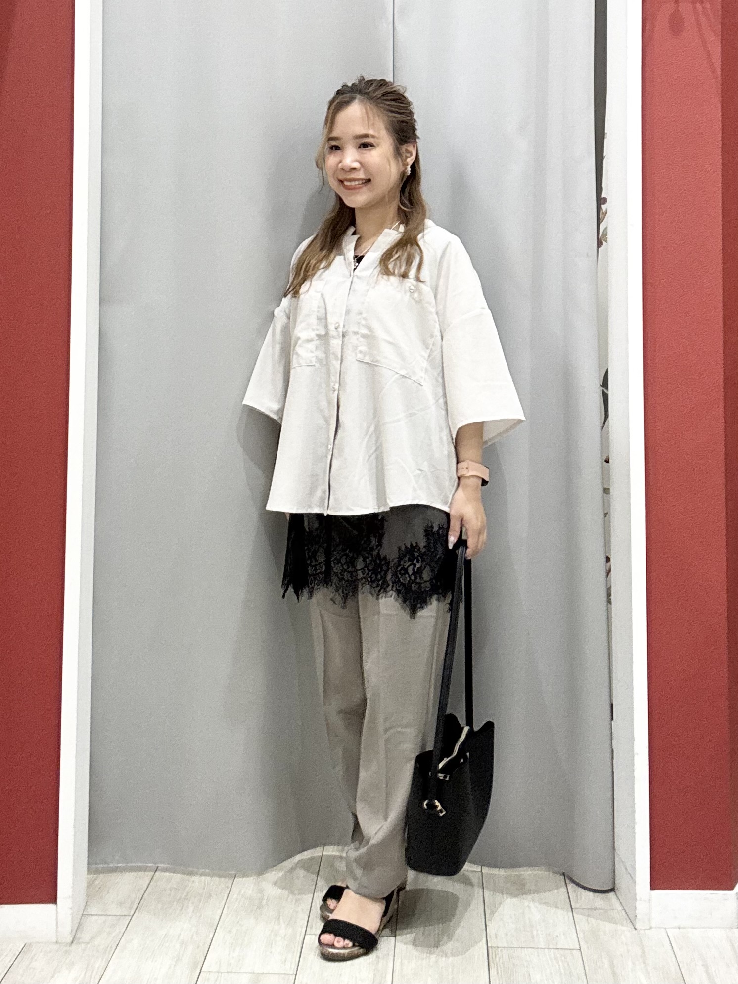 shioさんの「SHOO･LA･RUE｜【洗濯機可/S-LL】大人の抜け感 ゆるっと5分袖シャツ」を使ったコーディネート