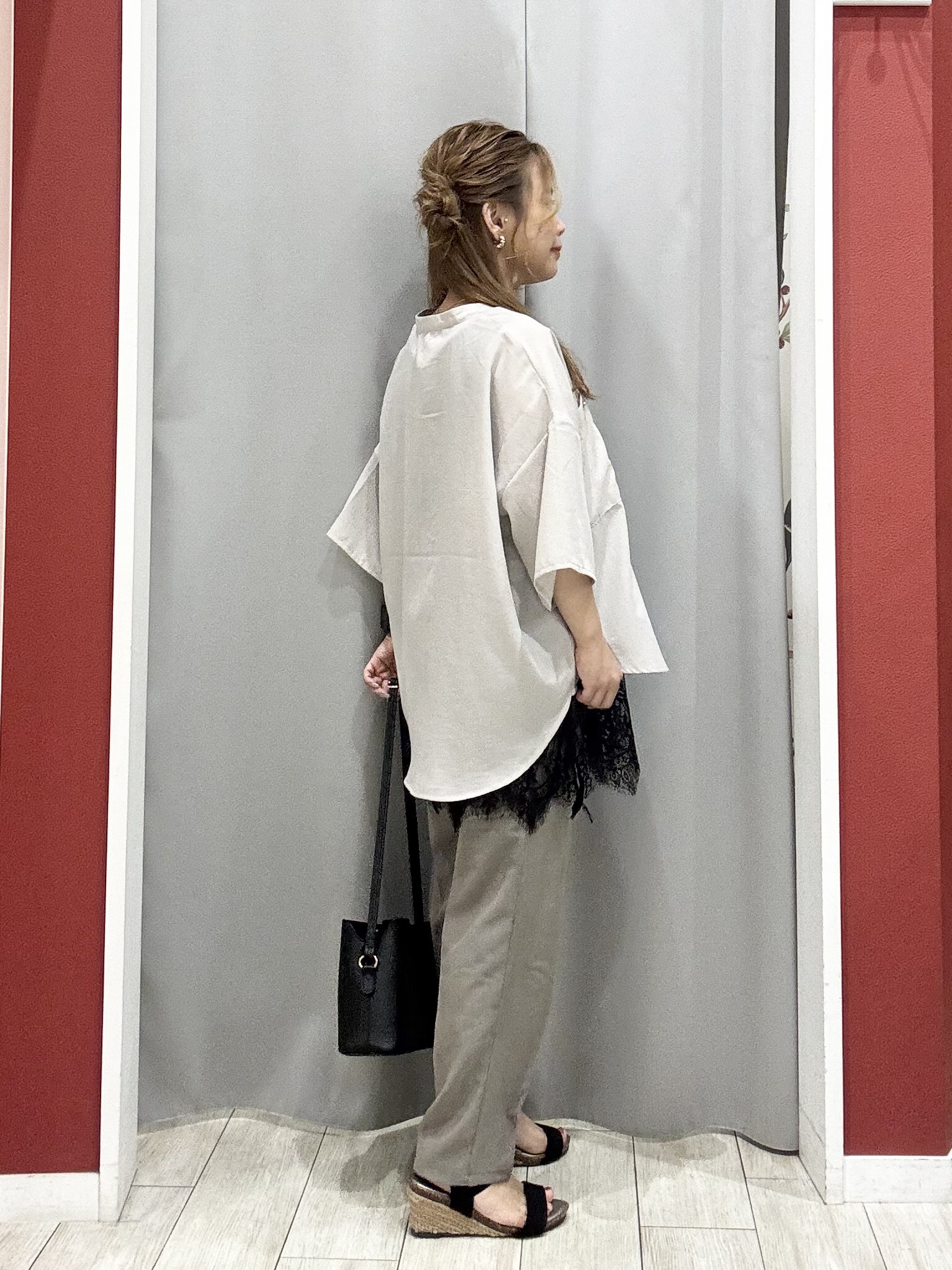 shioさんの「SHOO･LA･RUE｜【洗濯機可/S-LL】大人の抜け感 ゆるっと5分袖シャツ」を使ったコーディネート