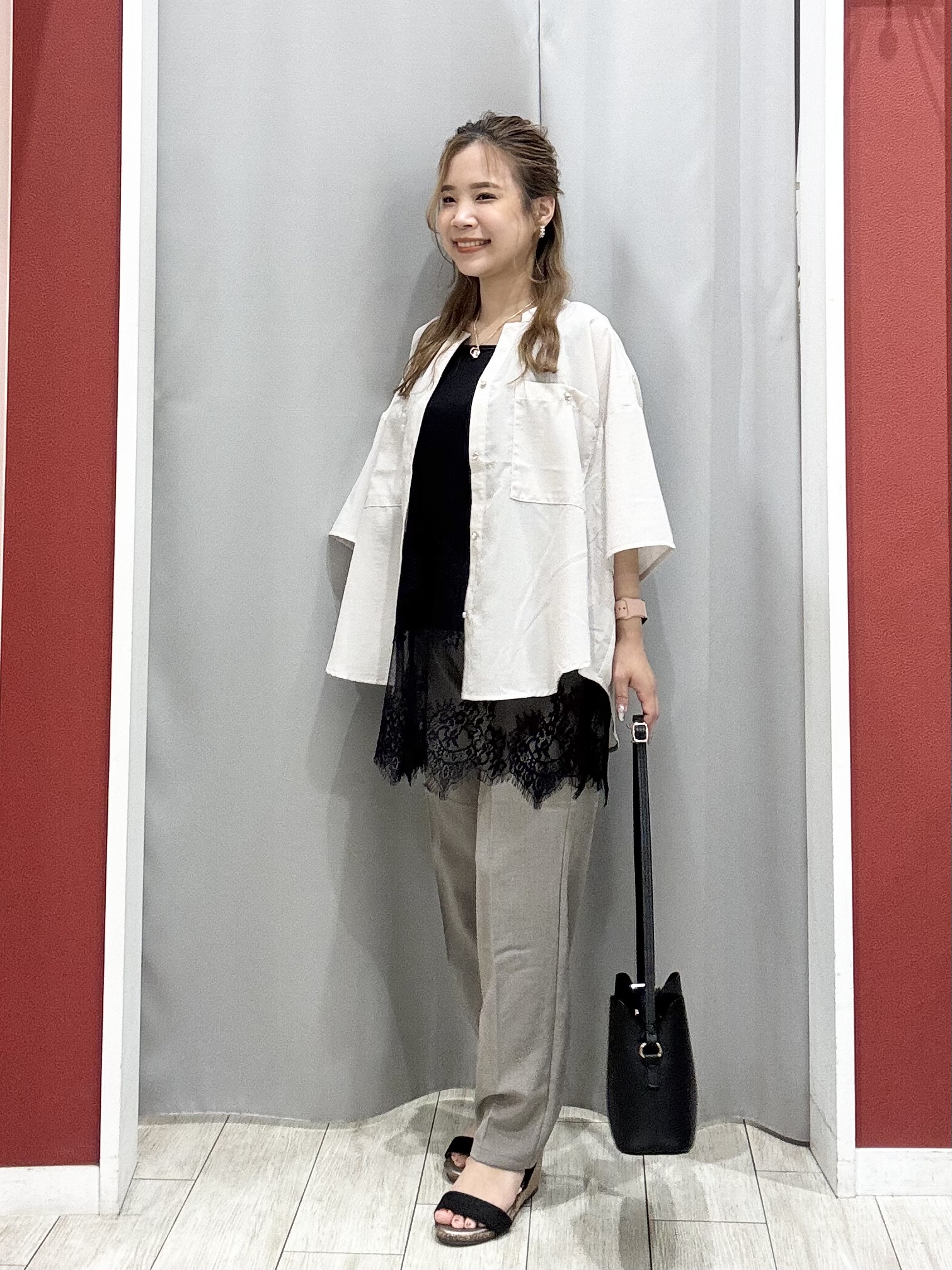 shioさんの「SHOO･LA･RUE｜【洗濯機可/S-LL】大人の抜け感 ゆるっと5分袖シャツ」を使ったコーディネート