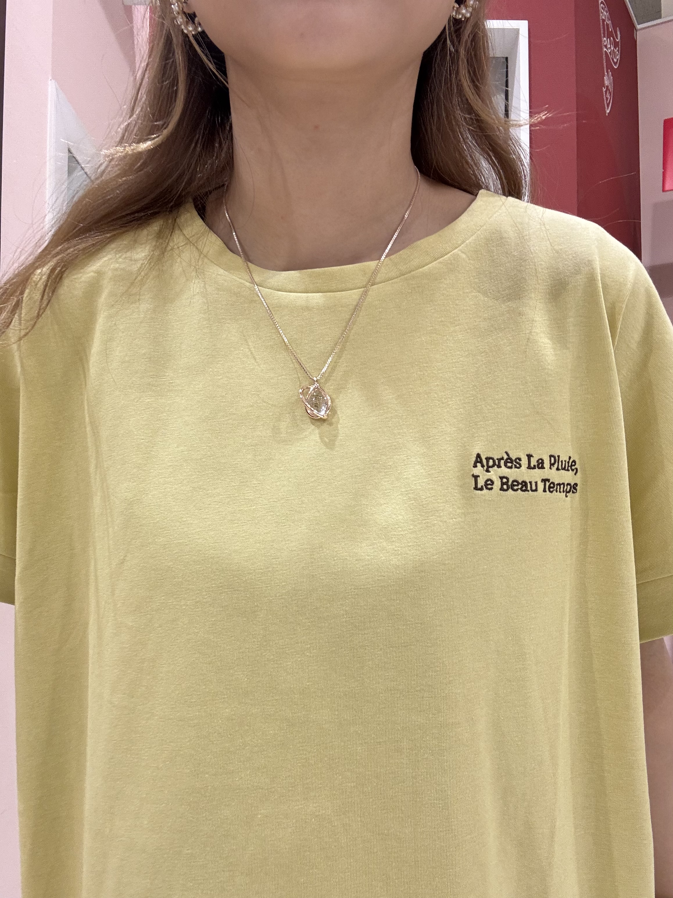 shioさんの「SHOO･LA･RUE｜【汗じみ防止/S-LL/体型カバー/洗濯機可】汗じみが気になりにくい 大人の刺繍ロゴTシャツ」を使ったコーディネート