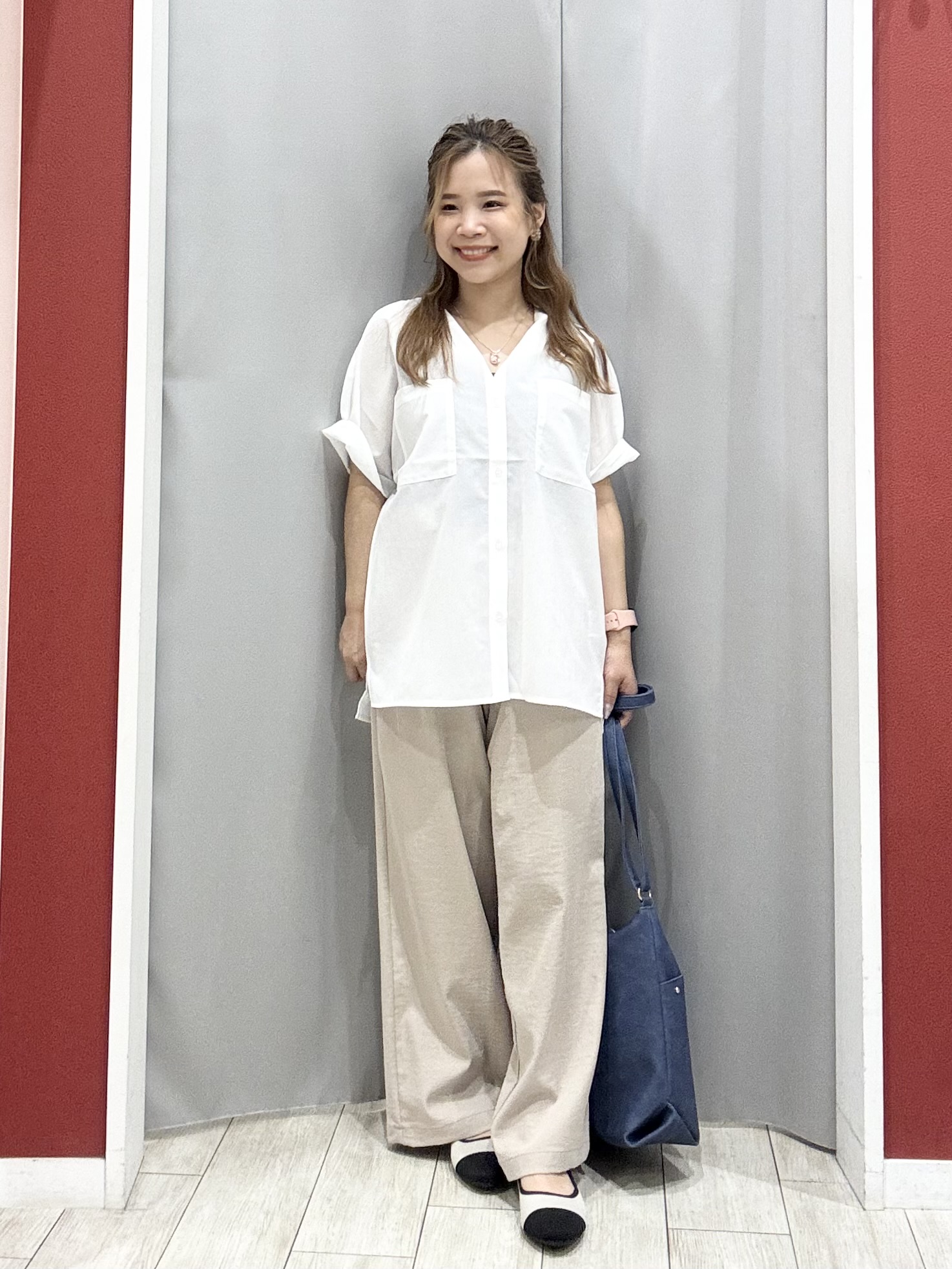 shioさんの「SHOO･LA･RUE｜【通気性〇/UV/S-LL】風が通り抜ける 半袖バンドカラーシアーシャツ」を使ったコーディネート