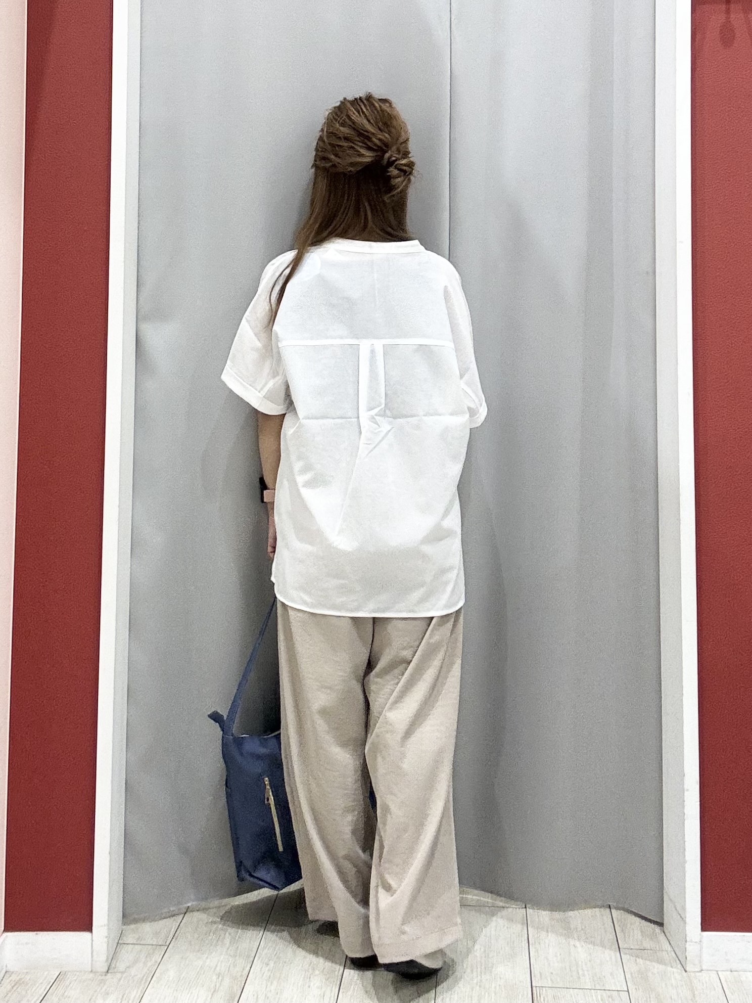 shioさんの「SHOO･LA･RUE｜【通気性〇/UV/S-LL】風が通り抜ける 半袖バンドカラーシアーシャツ」を使ったコーディネート