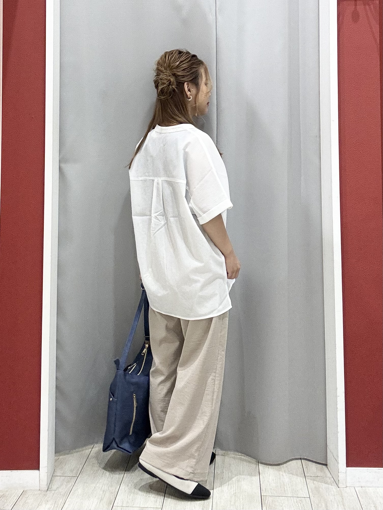 shioさんの「SHOO･LA･RUE｜【通気性〇/UV/S-LL】風が通り抜ける 半袖バンドカラーシアーシャツ」を使ったコーディネート