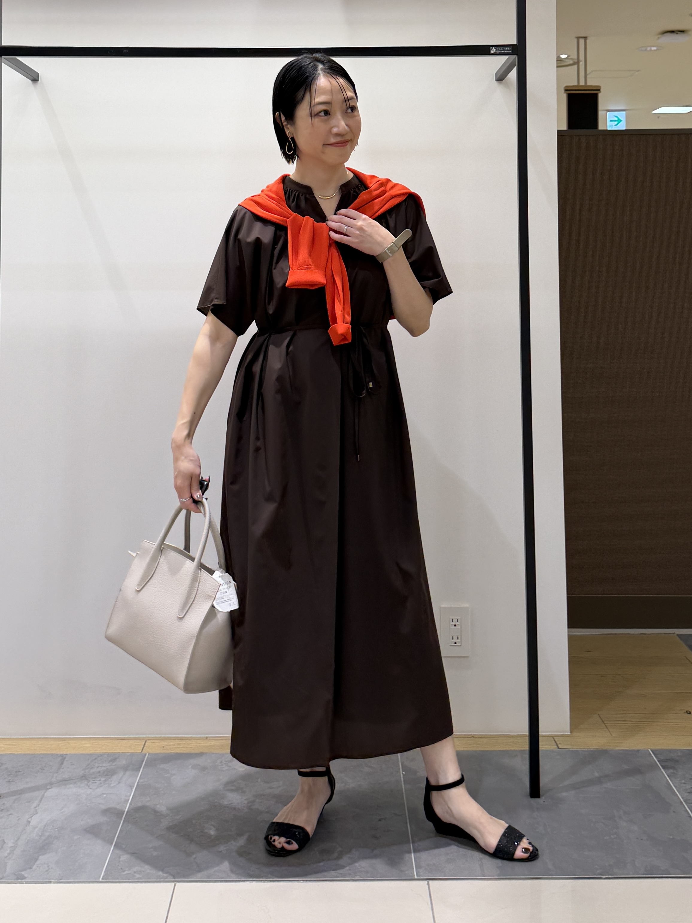 shihoさんの「INDIVI｜【撥水／UVカット】ベルト付きワンピース」を使ったコーディネート