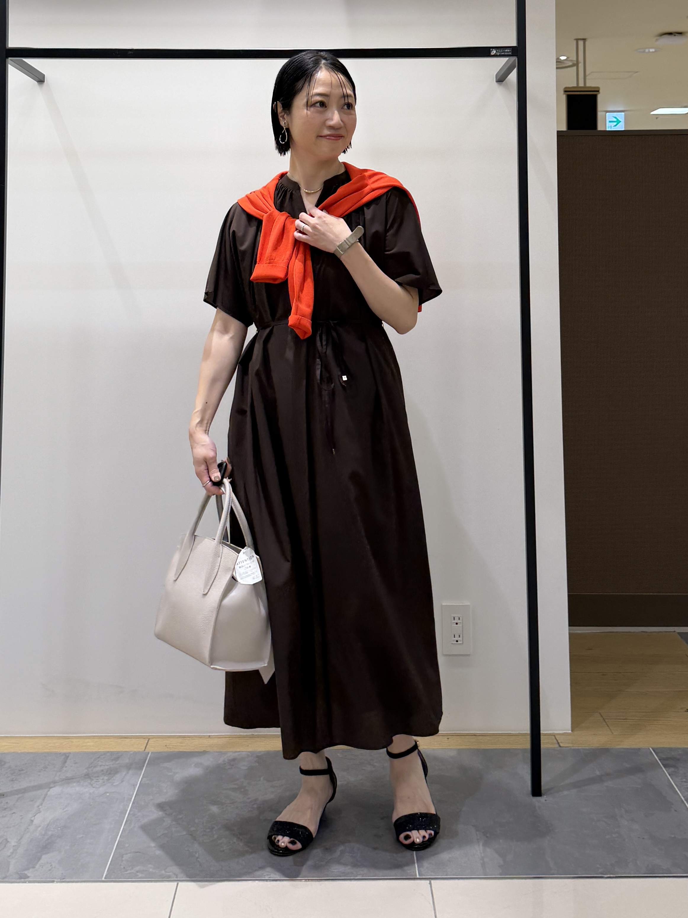 shihoさんの「INDIVI｜【撥水／UVカット】ベルト付きワンピース」を使ったコーディネート