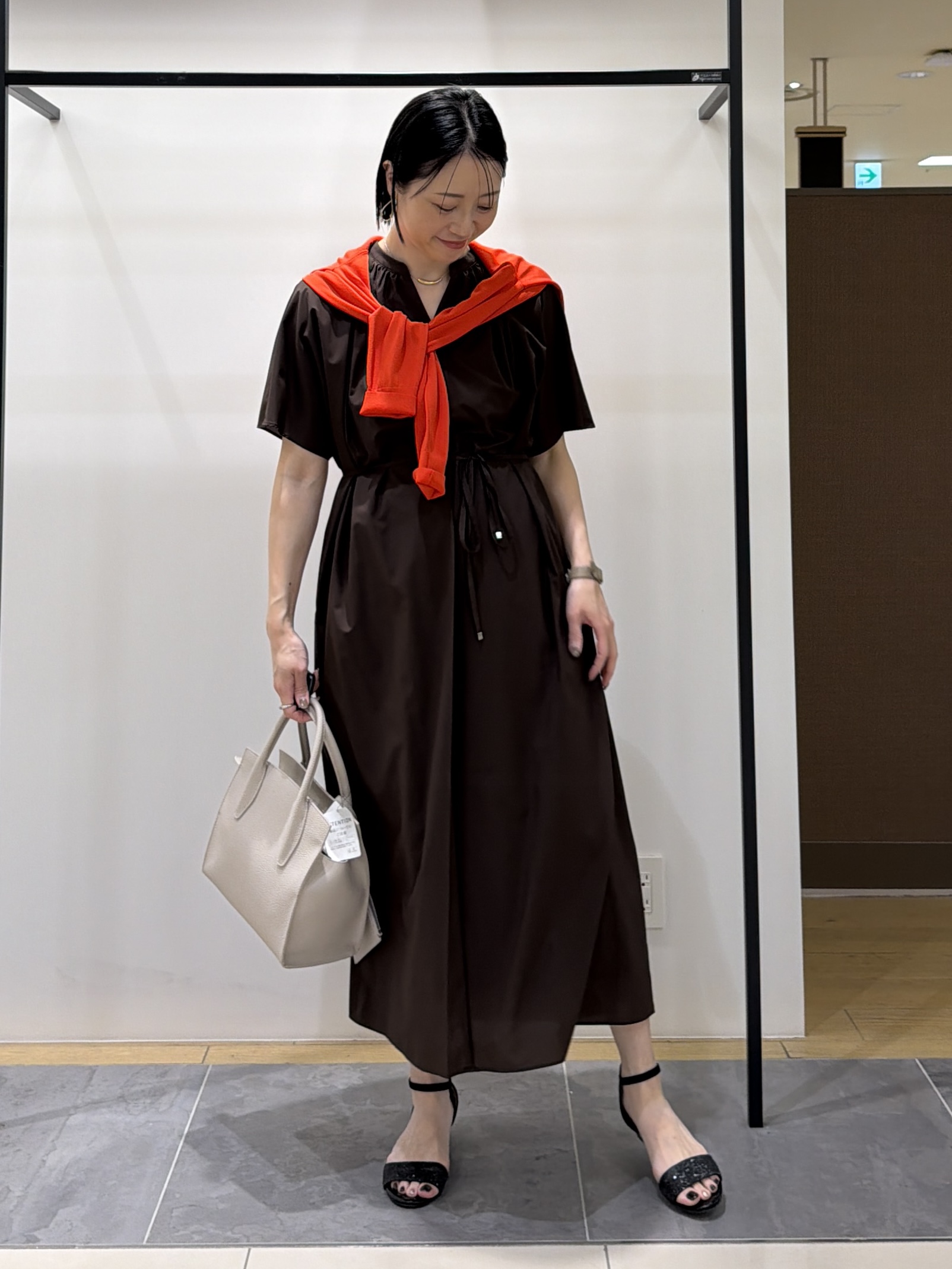 shihoさんの「INDIVI｜【撥水／UVカット】ベルト付きワンピース」を使ったコーディネート