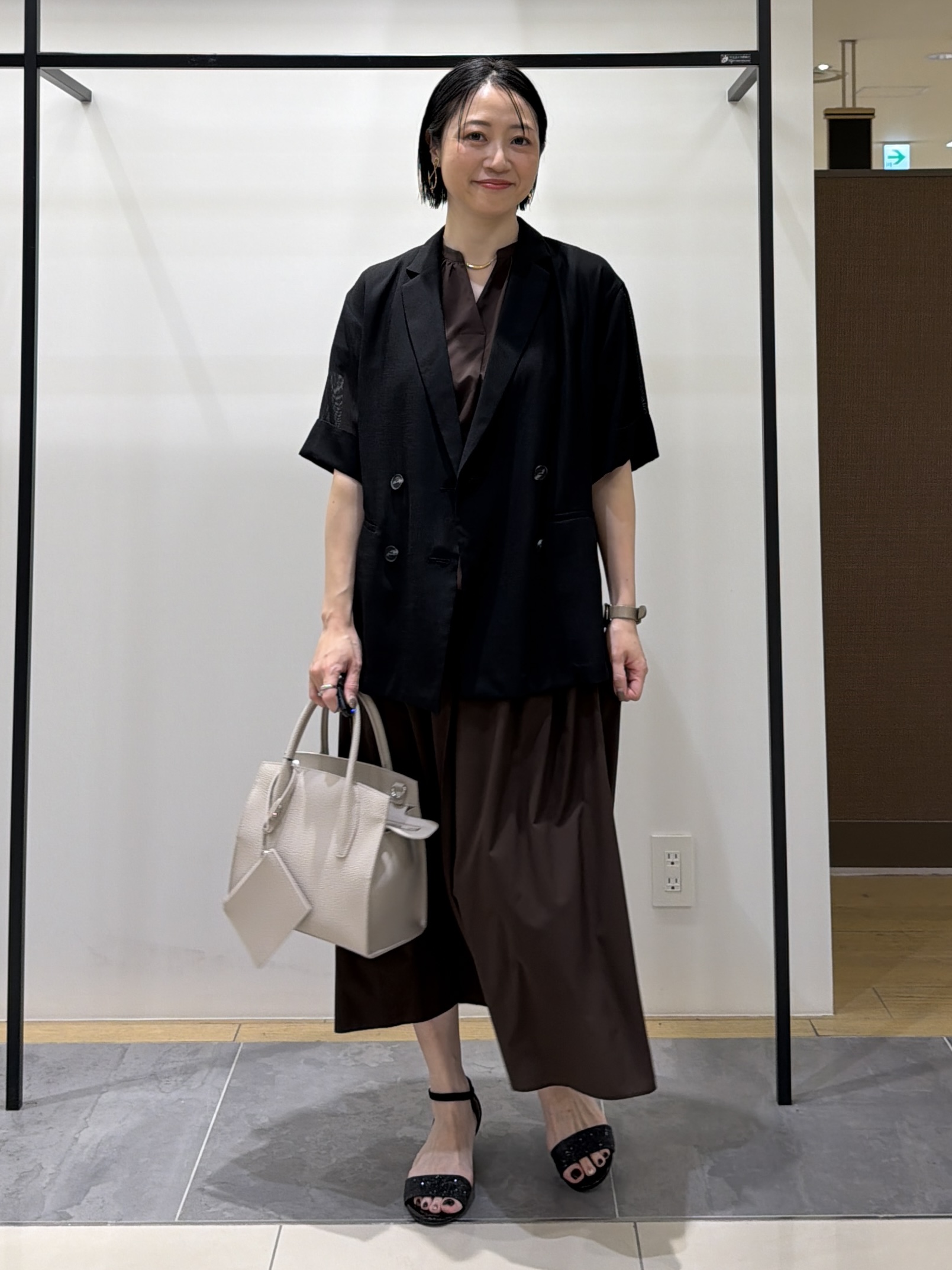 shihoさんの「INDIVI｜【洗える／メッシュ素材／SETUP可能】半袖シアージャケット」を使ったコーディネート