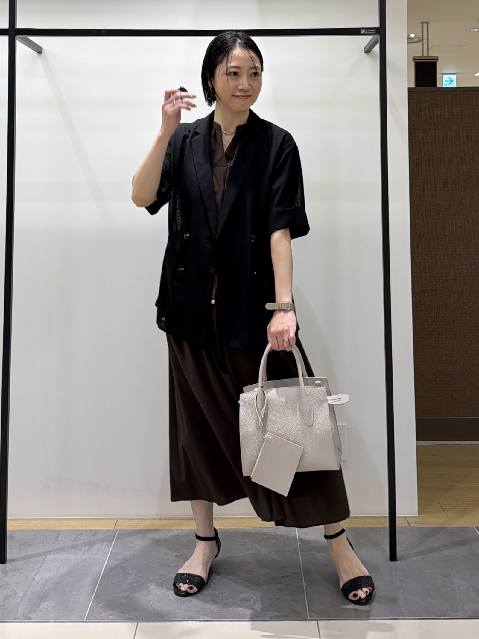 shihoさんの「INDIVI｜【洗える／メッシュ素材／SETUP可能】半袖シアージャケット」を使ったコーディネート