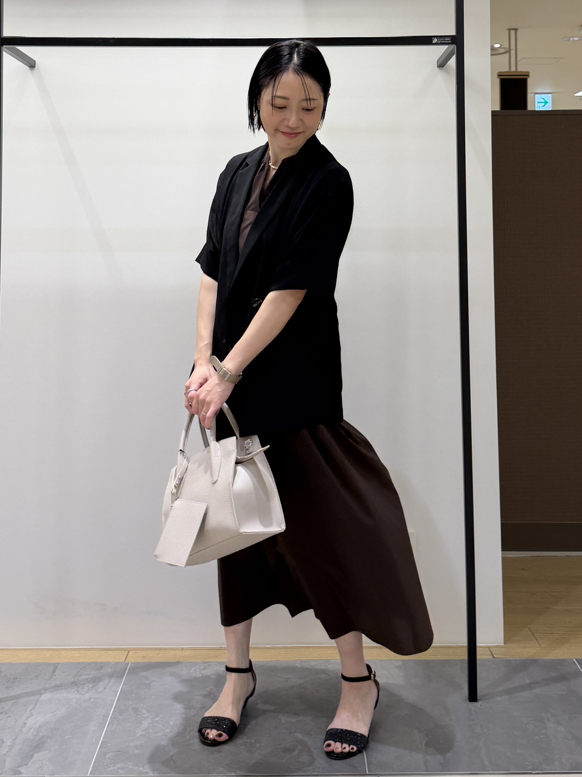 shihoさんの「INDIVI｜【洗える／メッシュ素材／SETUP可能】半袖シアージャケット」を使ったコーディネート
