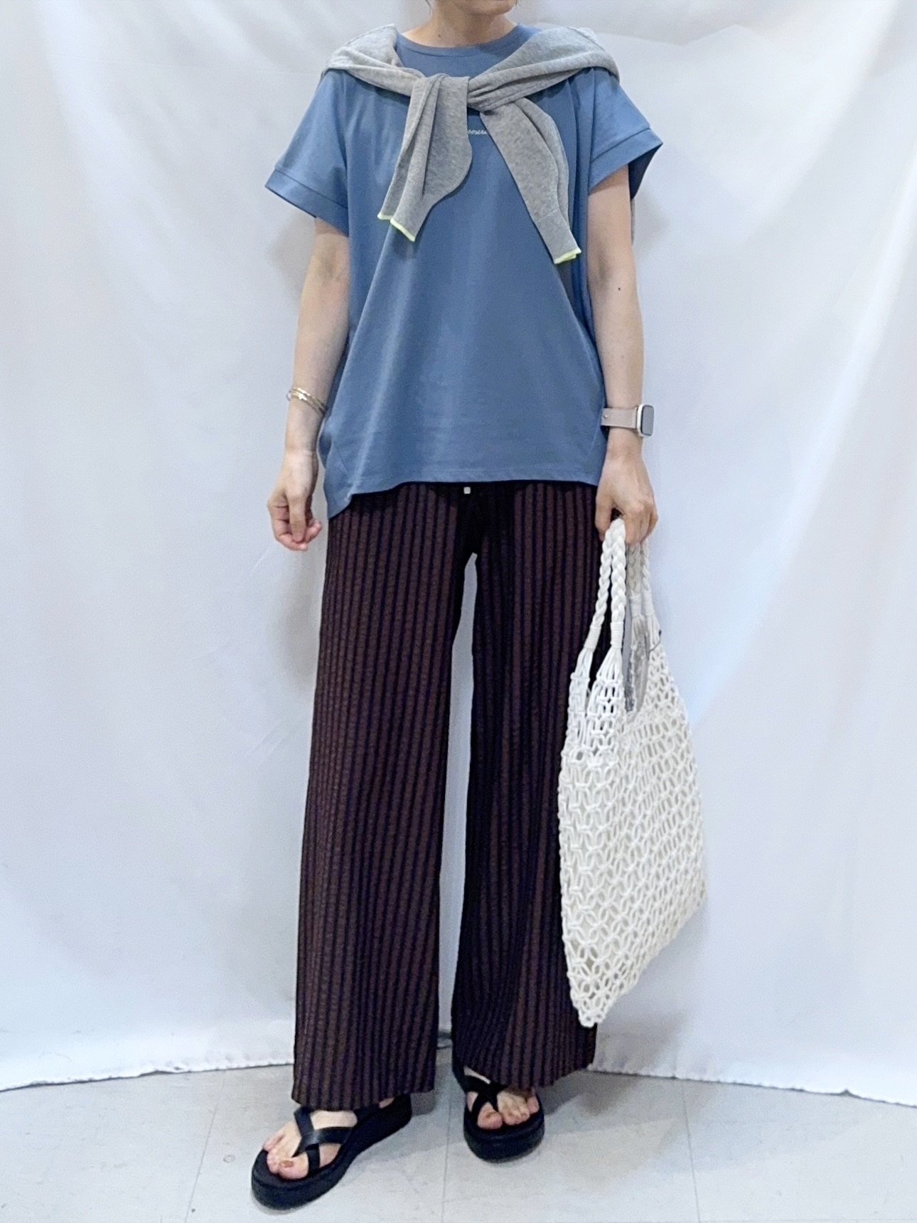 𝐇𝐢𝐫𝐨𝐦𝐢さんの「SHOO･LA･RUE｜【S-LL/洗濯機可】冷房、日焼け対策に 配色シアーカーディガン」を使ったコーディネート