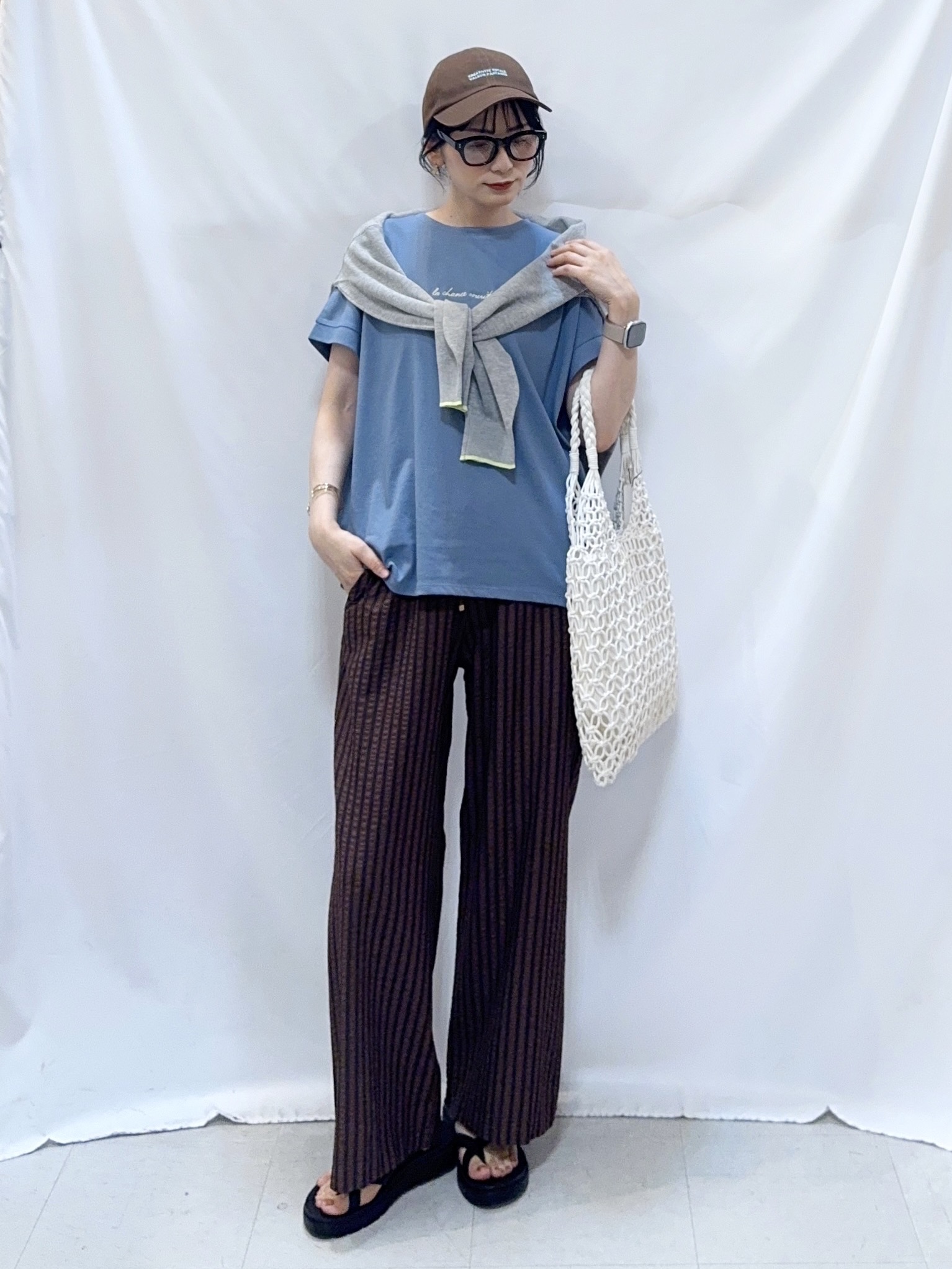 𝐇𝐢𝐫𝐨𝐦𝐢さんの「SHOO･LA･RUE｜【S-LL/洗濯機可】冷房、日焼け対策に 配色シアーカーディガン」を使ったコーディネート