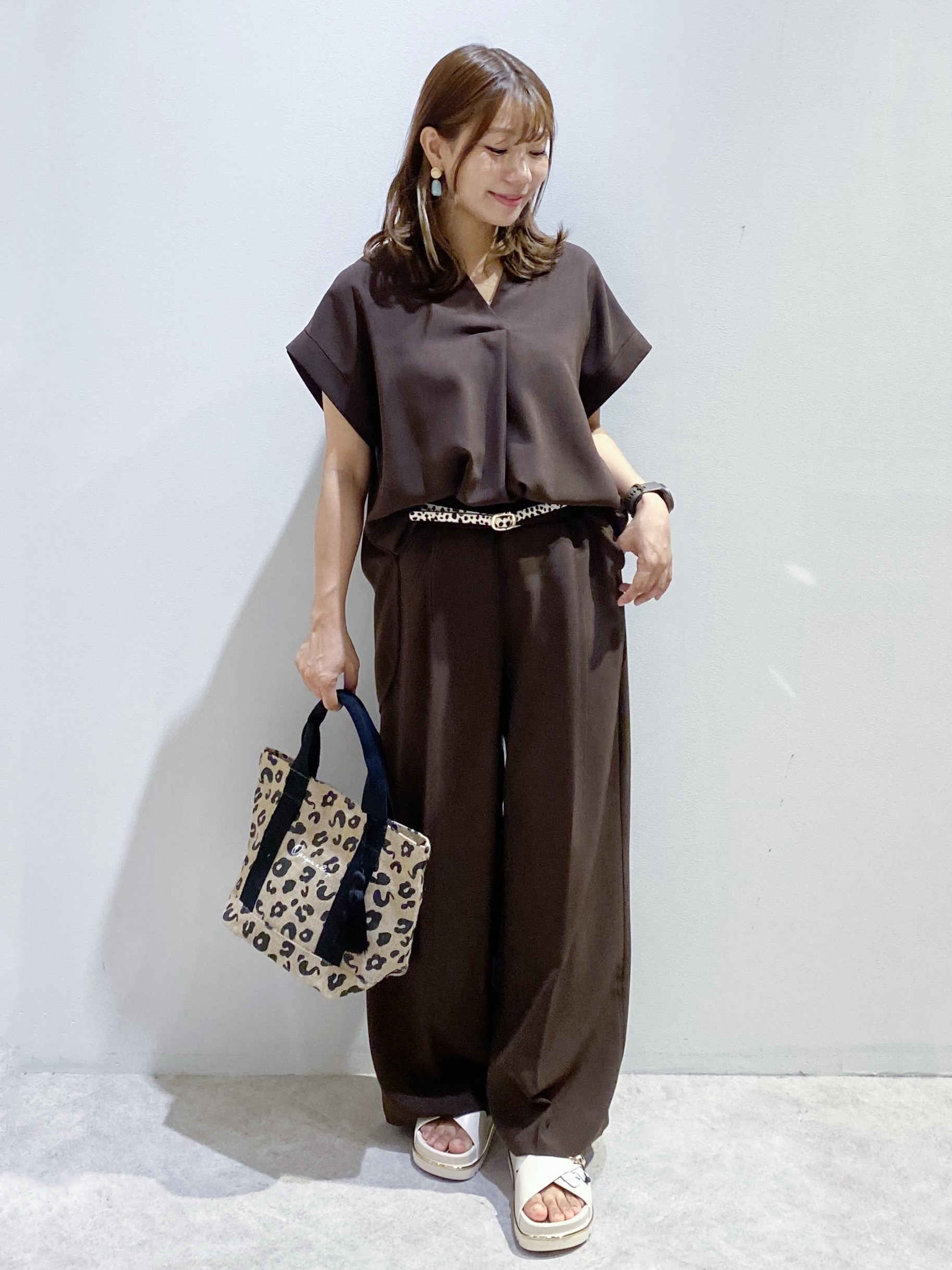 ちぃさんの「OPAQUE.CLIP｜【ストレッチ／防シワ／洗濯機OK】スキッパーブラウス《SS～LL／5col／セットアップ可》」を使ったコーディネート