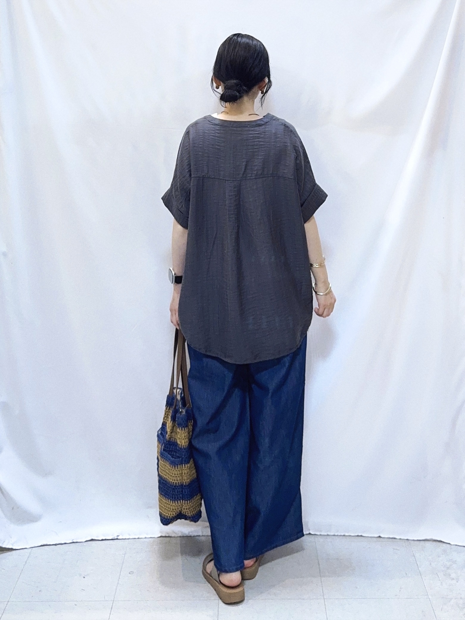 𝐇𝐢𝐫𝐨𝐦𝐢さんの「SHOO･LA･RUE｜【高レビュー/体型カバー】インせず着られる スキッパー裾リボンブラウス」を使ったコーディネート