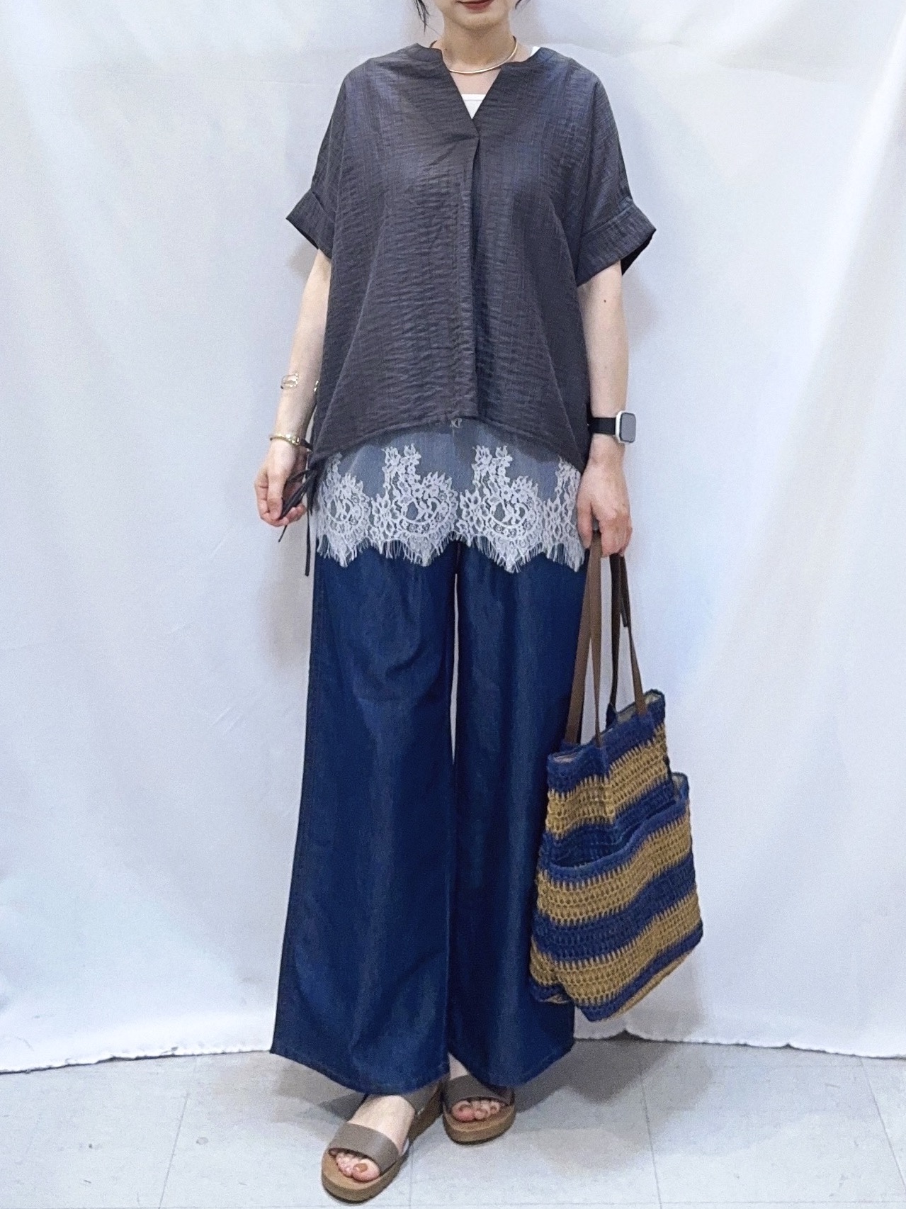 𝐇𝐢𝐫𝐨𝐦𝐢さんの「SHOO･LA･RUE｜【高レビュー/体型カバー】インせず着られる スキッパー裾リボンブラウス」を使ったコーディネート
