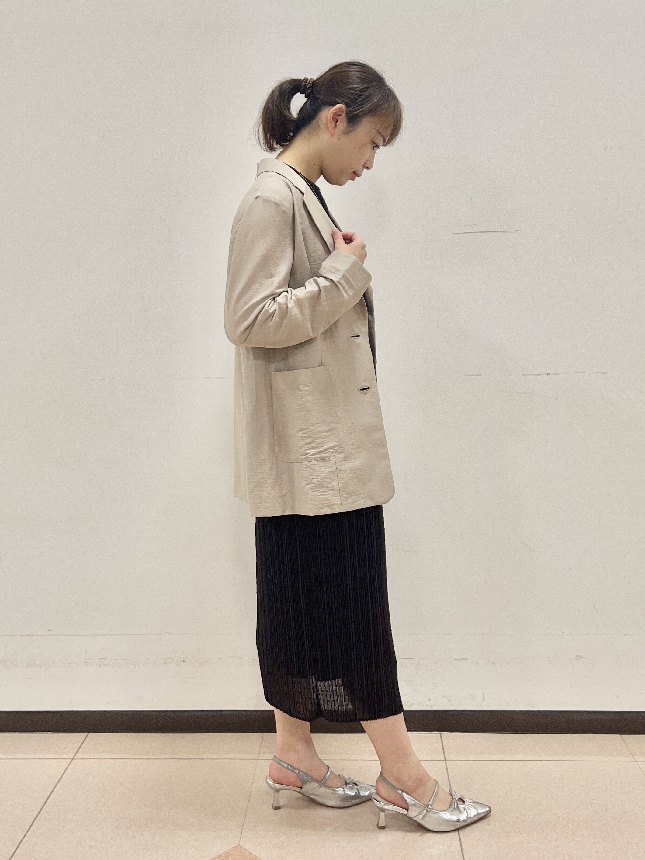 りおさんの「UNTITLED｜【華やか/シアー感】ドットジャガードワンピース」を使ったコーディネート