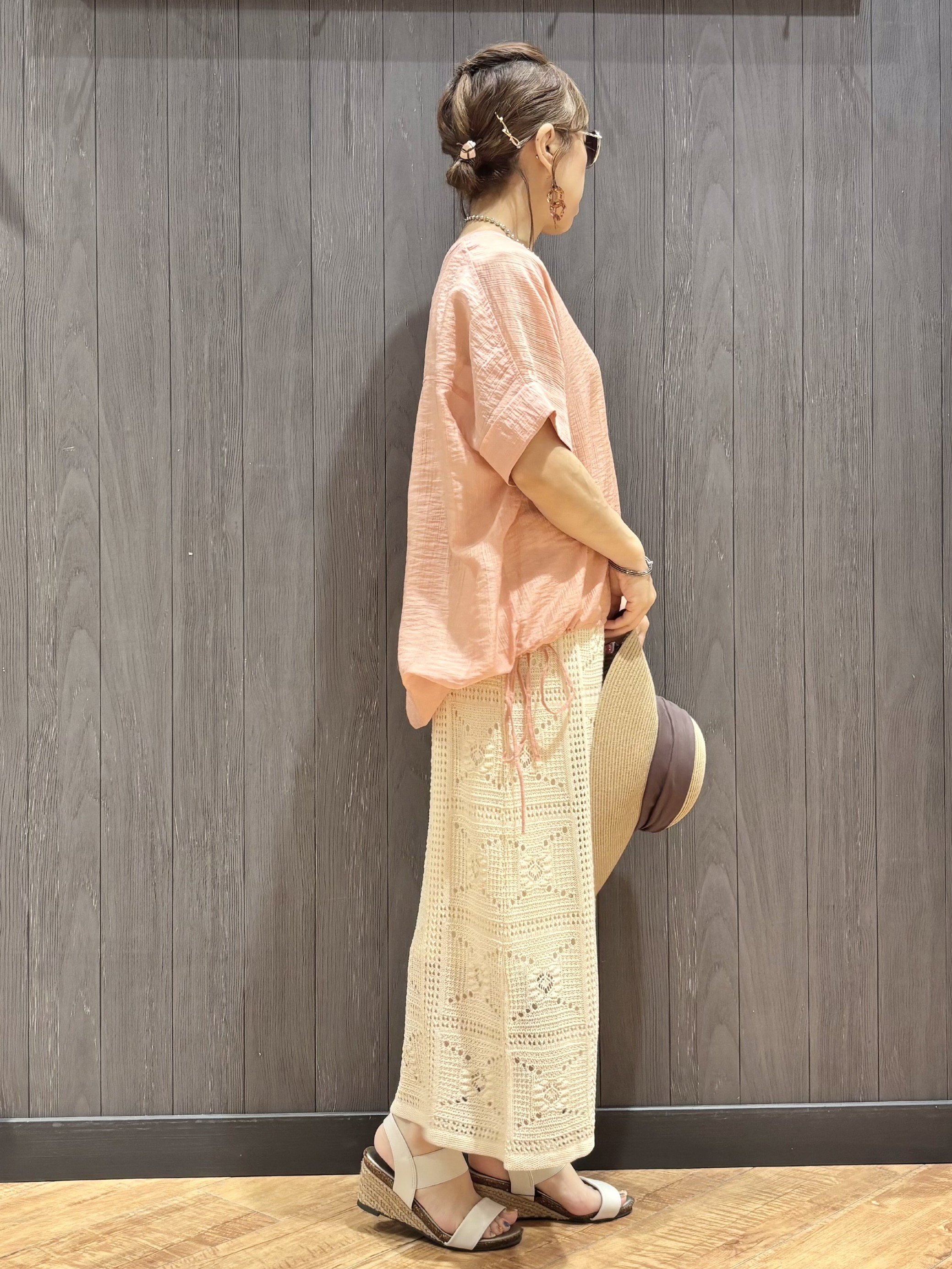 meiさんの「SHOO･LA･RUE｜【高レビュー/体型カバー】インせず着られる スキッパー裾リボンブラウス」を使ったコーディネート