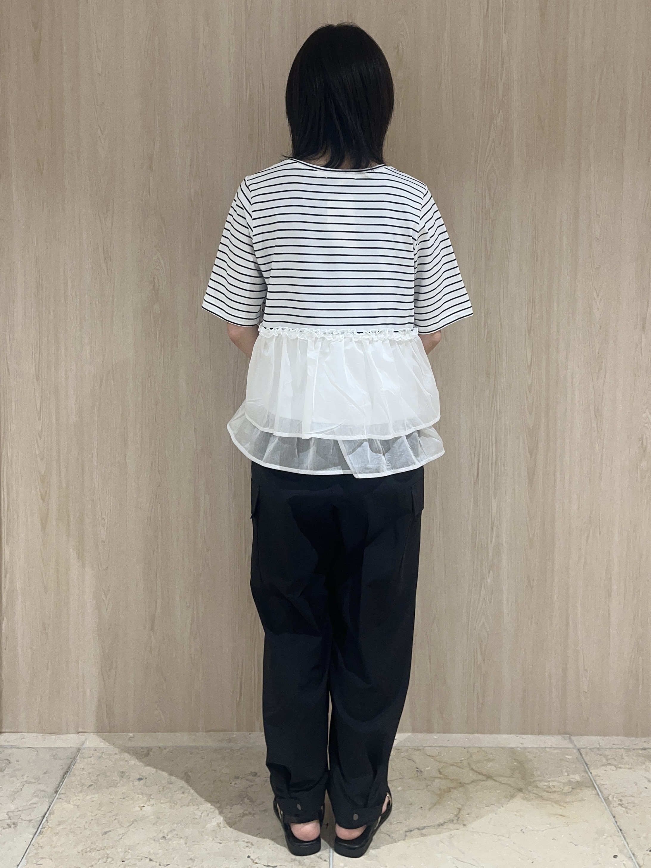 しのさんの「grove｜【体型カバー】INせず決まる、ウエストシアーフリルTシャツ」を使ったコーディネート