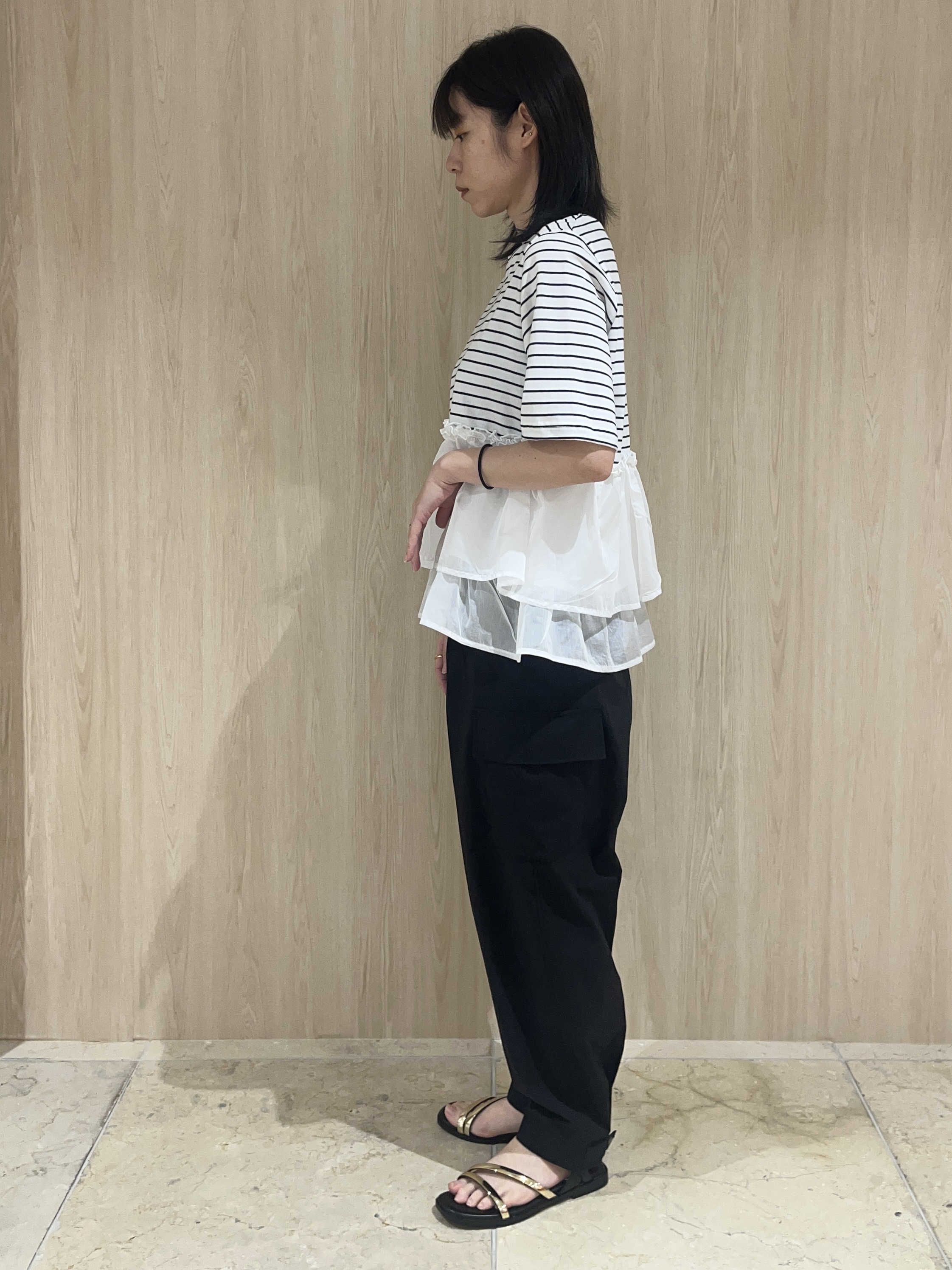 しのさんの「grove｜【体型カバー】INせず決まる、ウエストシアーフリルTシャツ」を使ったコーディネート
