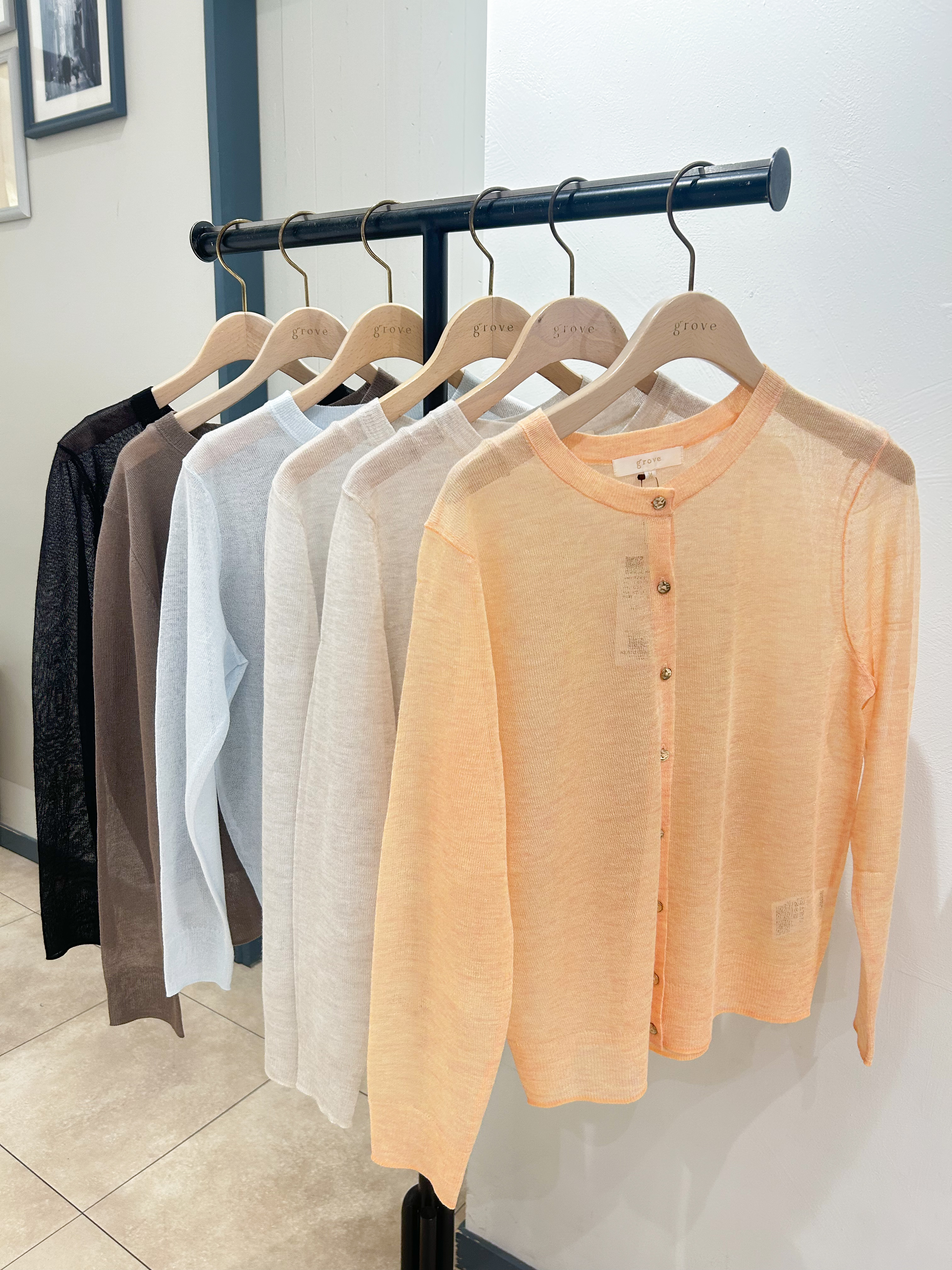 yukinoさんの「grove｜高評価！【洗える/名品】大人の透け感、シアーカーディガン」を使ったコーディネート
