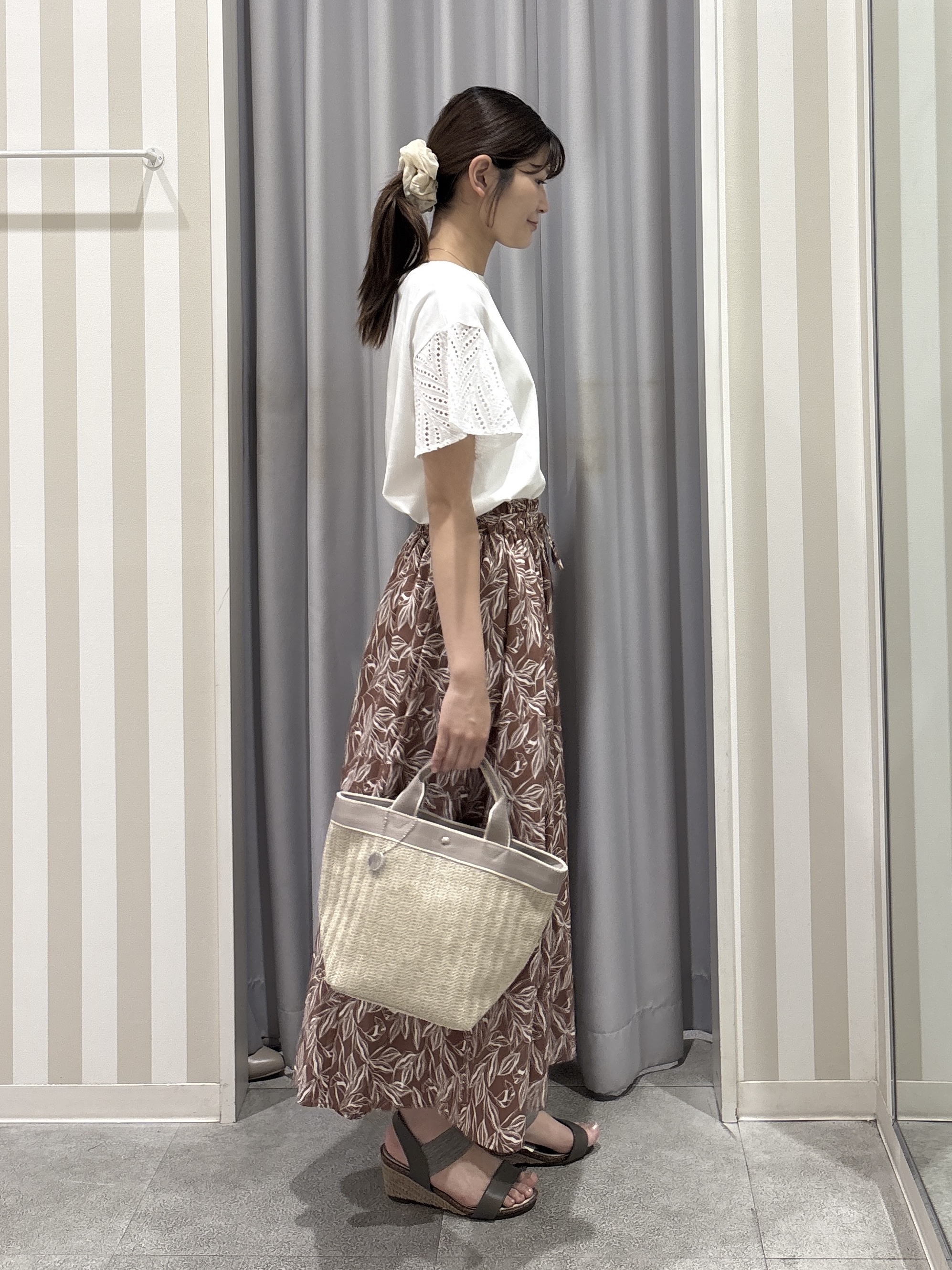 Rikaさんの「SHOO･LA･RUE｜【S-LL/洗濯機可/体型カバー】汗じみが気になりにくい お袖レースフレアTシャツ」を使ったコーディネート
