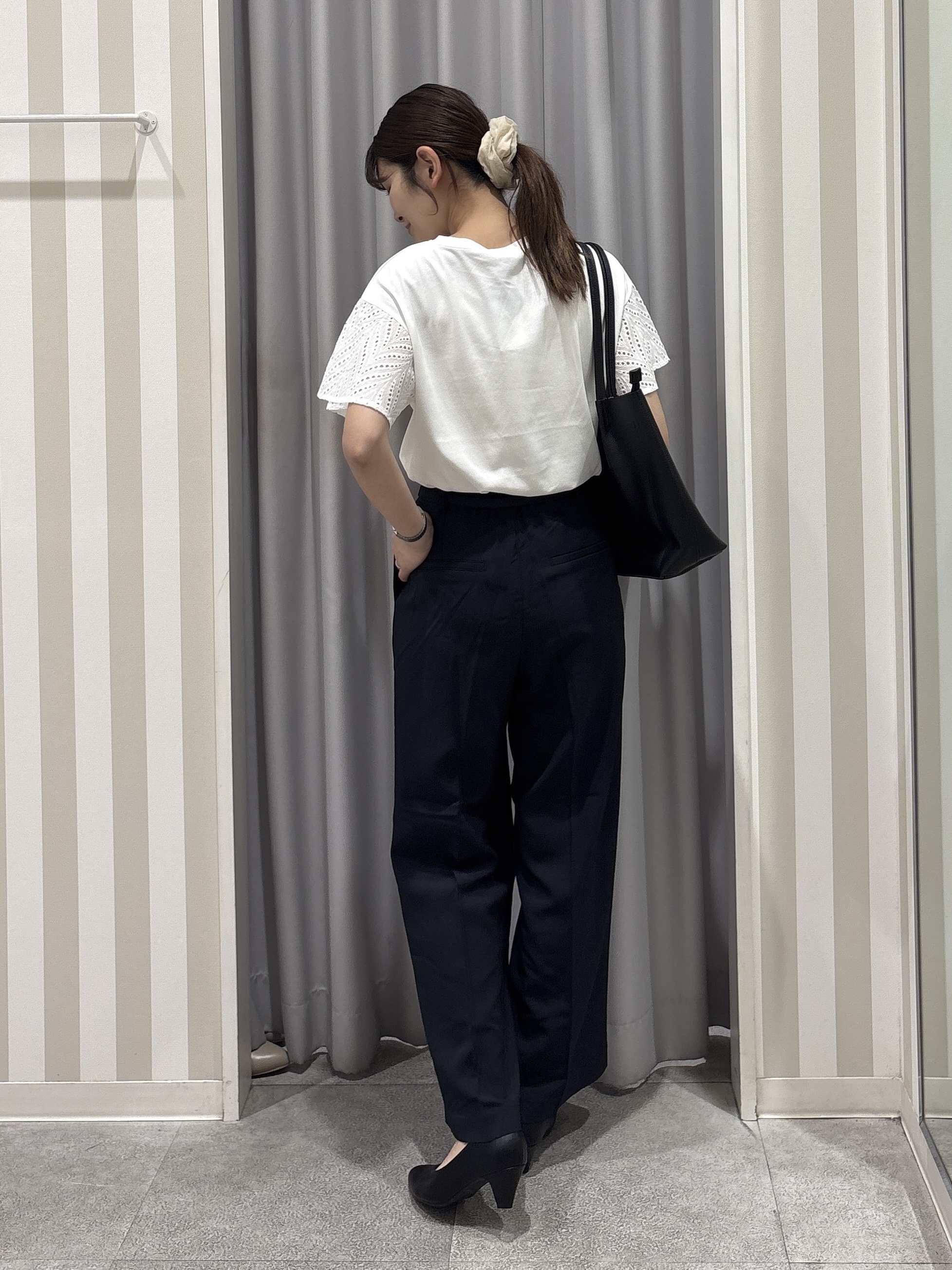 Rikaさんの「SHOO･LA･RUE｜【S-LL/洗濯機可/体型カバー】汗じみが気になりにくい お袖レースフレアTシャツ」を使ったコーディネート